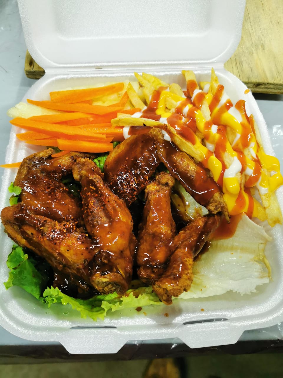 Milo´s Wings & Beer image 1