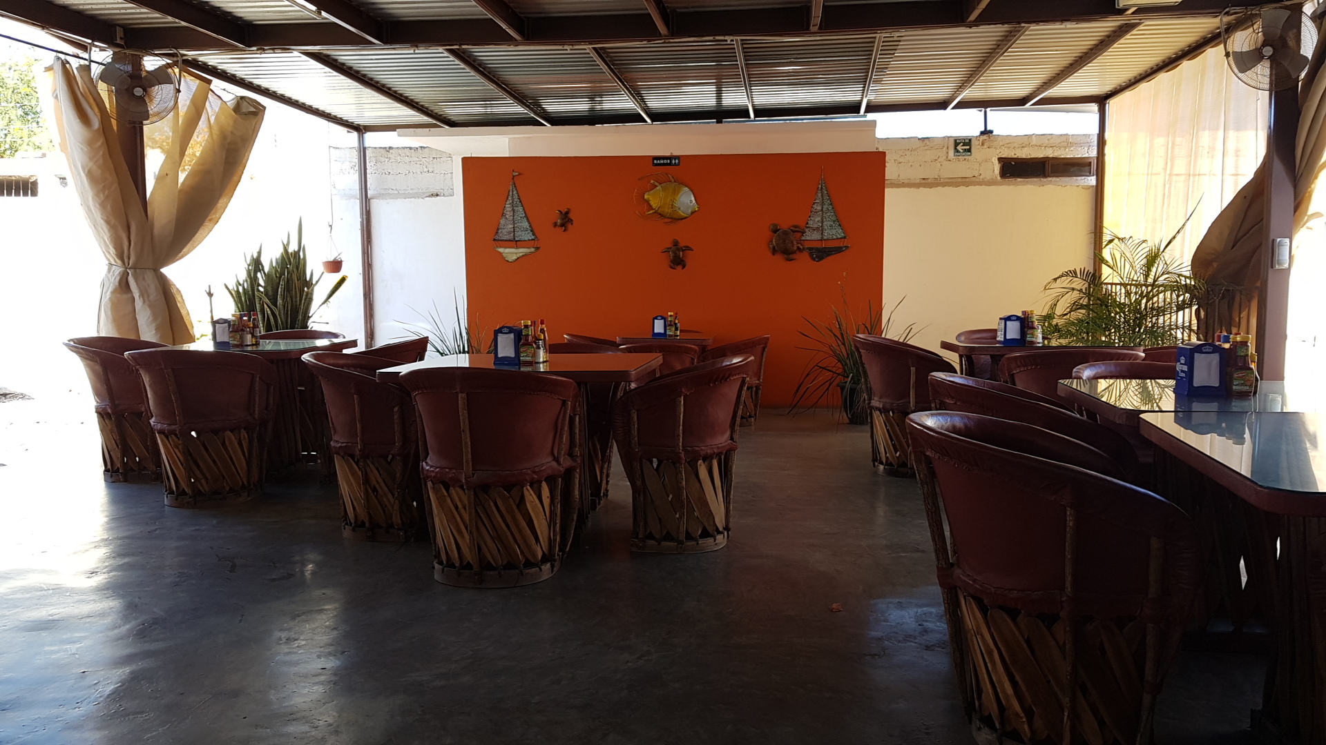 La Isla Sea & Food image 1