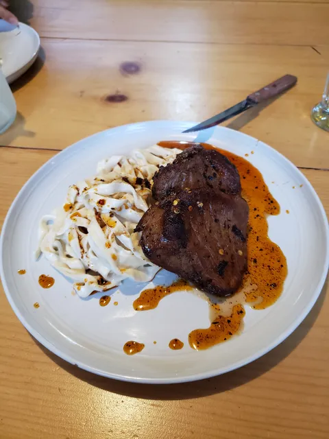 GarliC Restaurant image 6