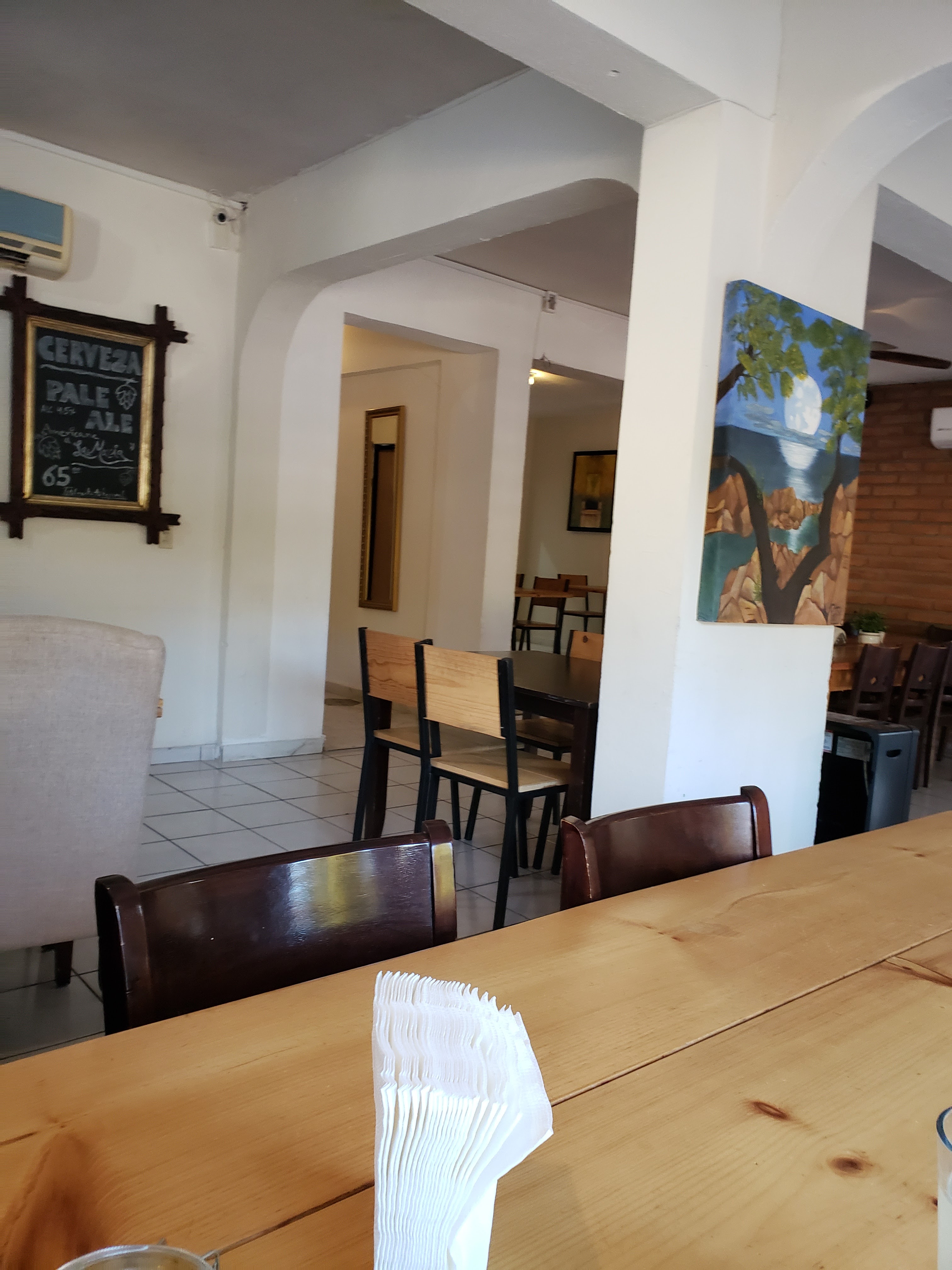 GarliC Restaurant image 7