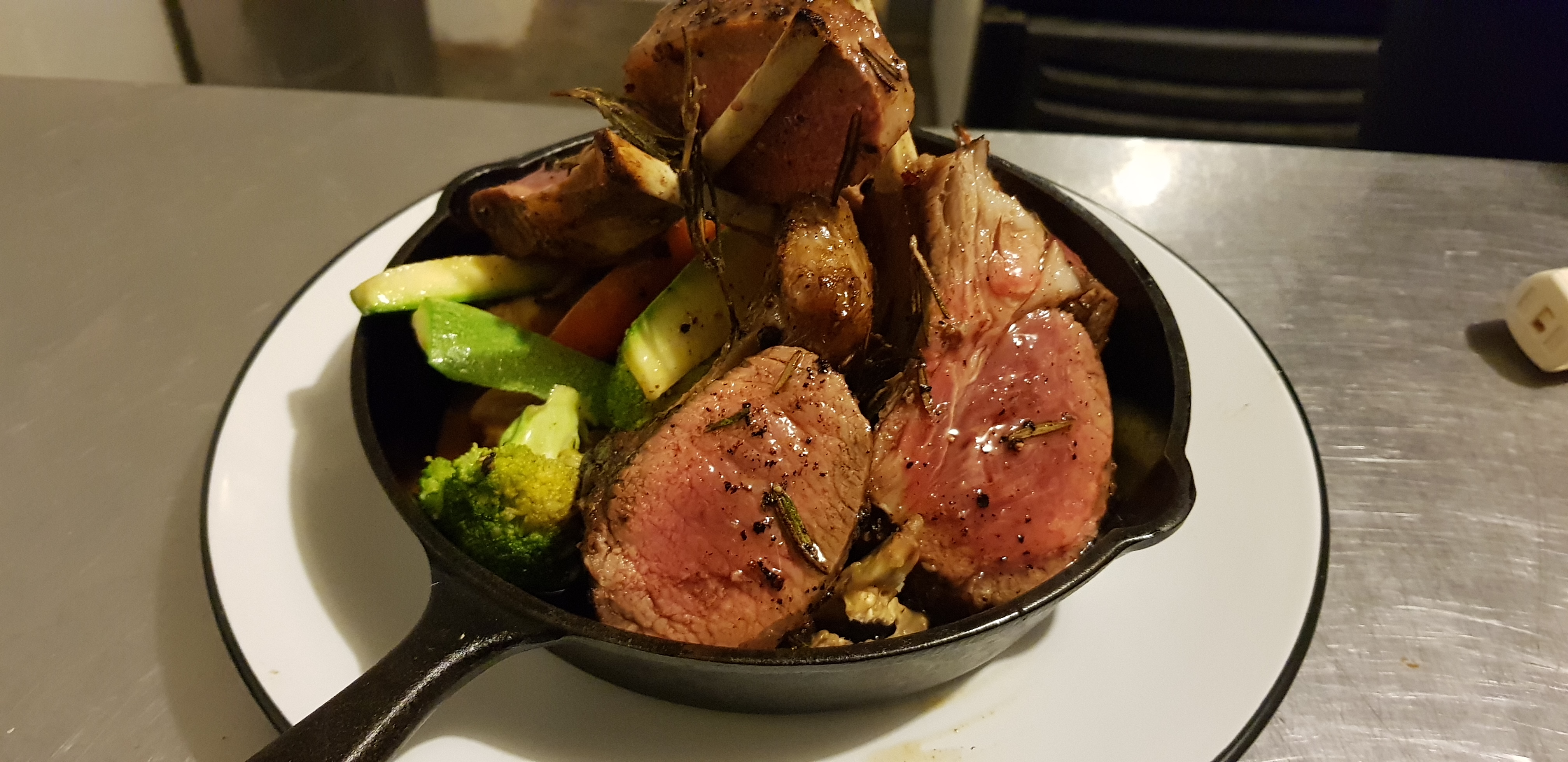 GarliC Restaurant image 9