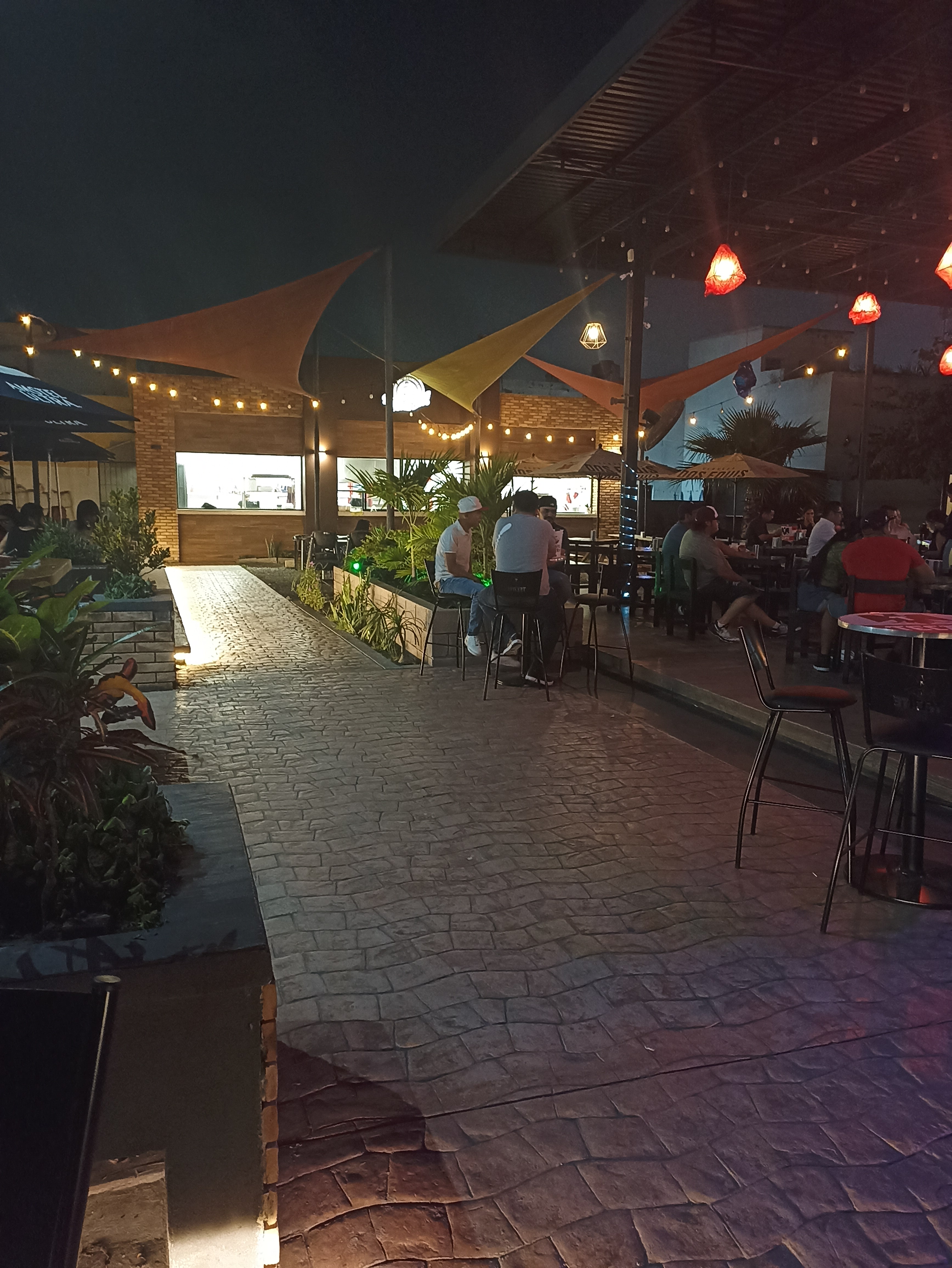 La Central Restaurant Bar image 10