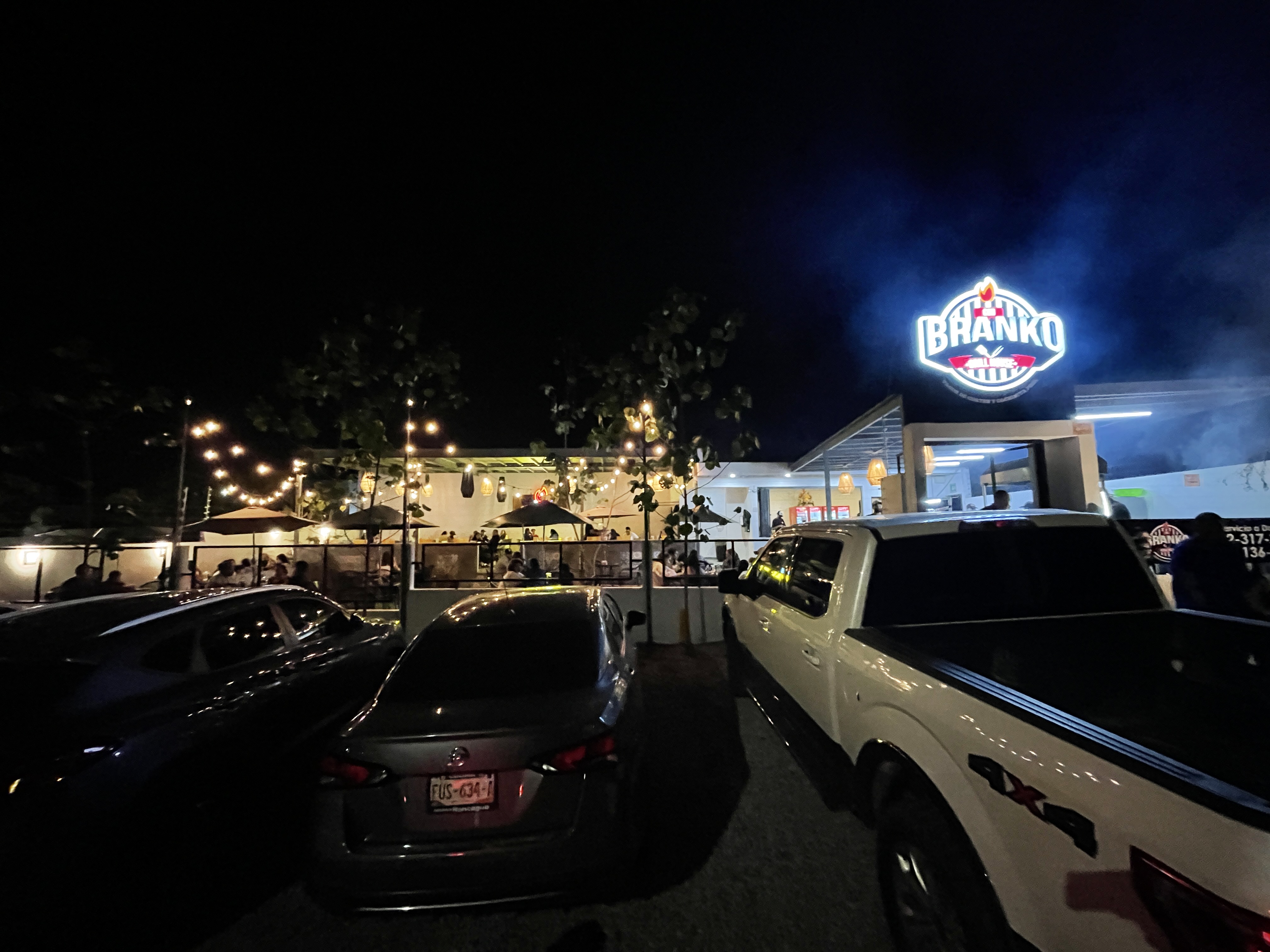 Con Branko Grill House image 9