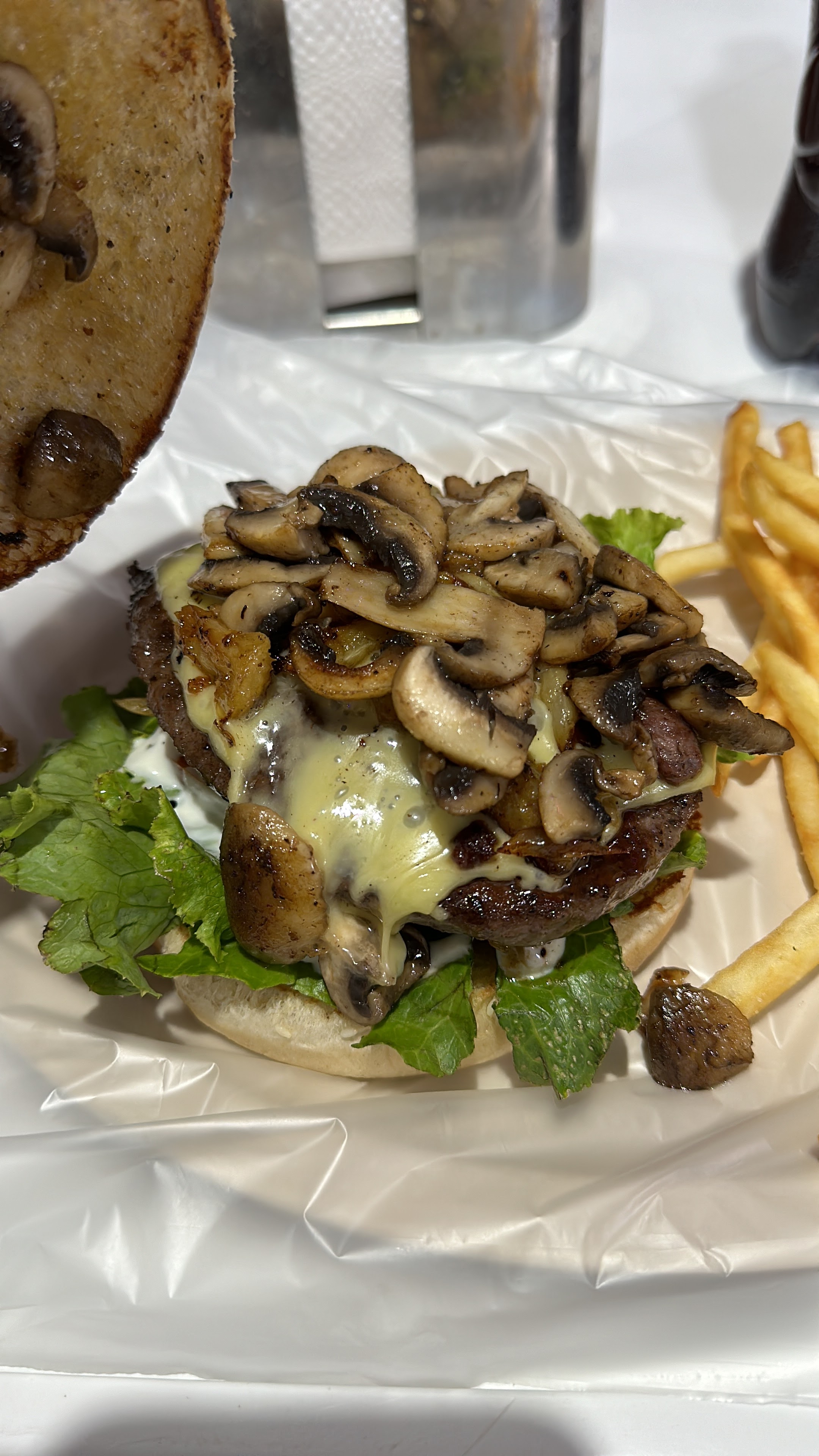 Charly Burgers image 3