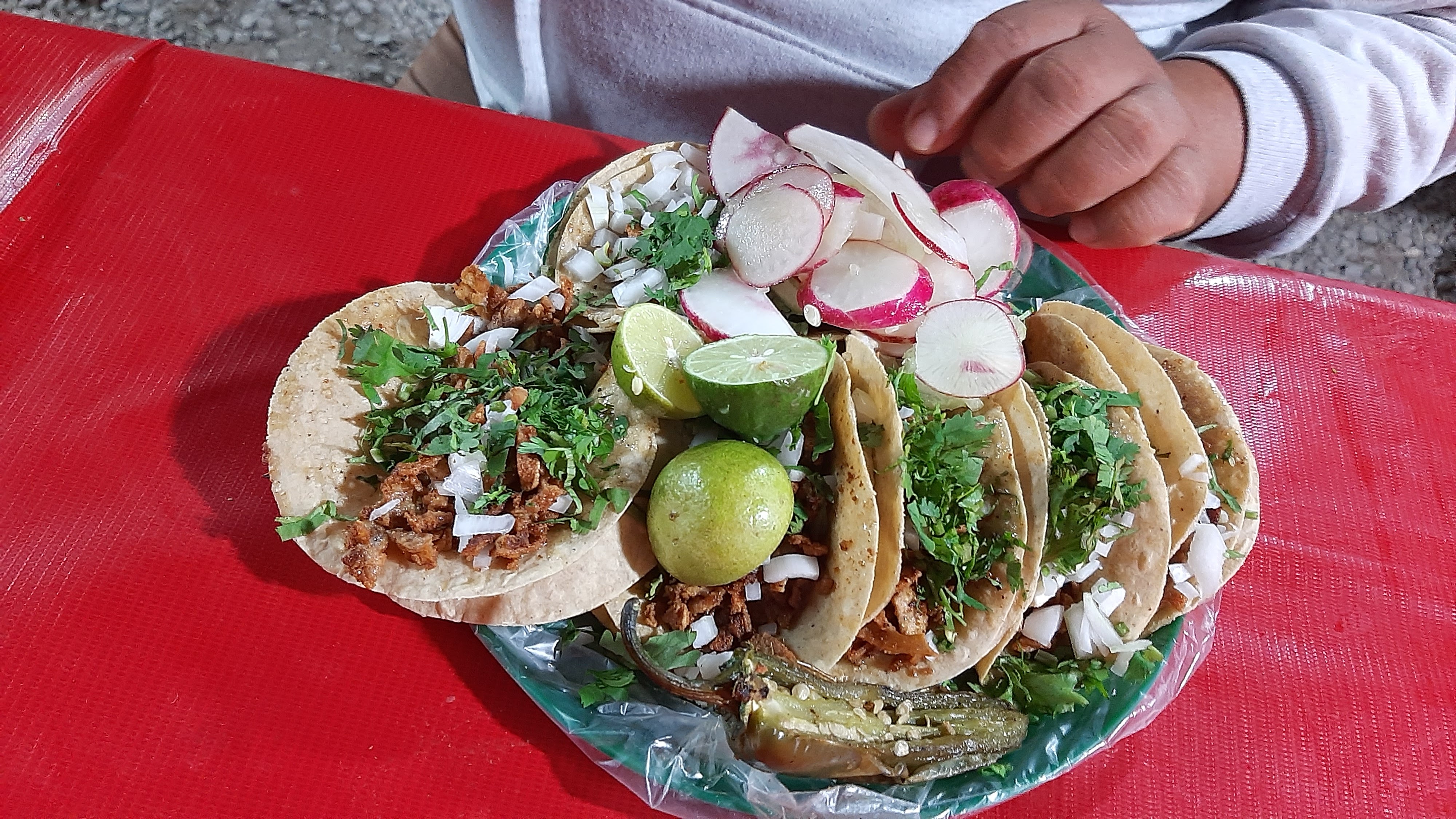 Taqueria los carnales image 2