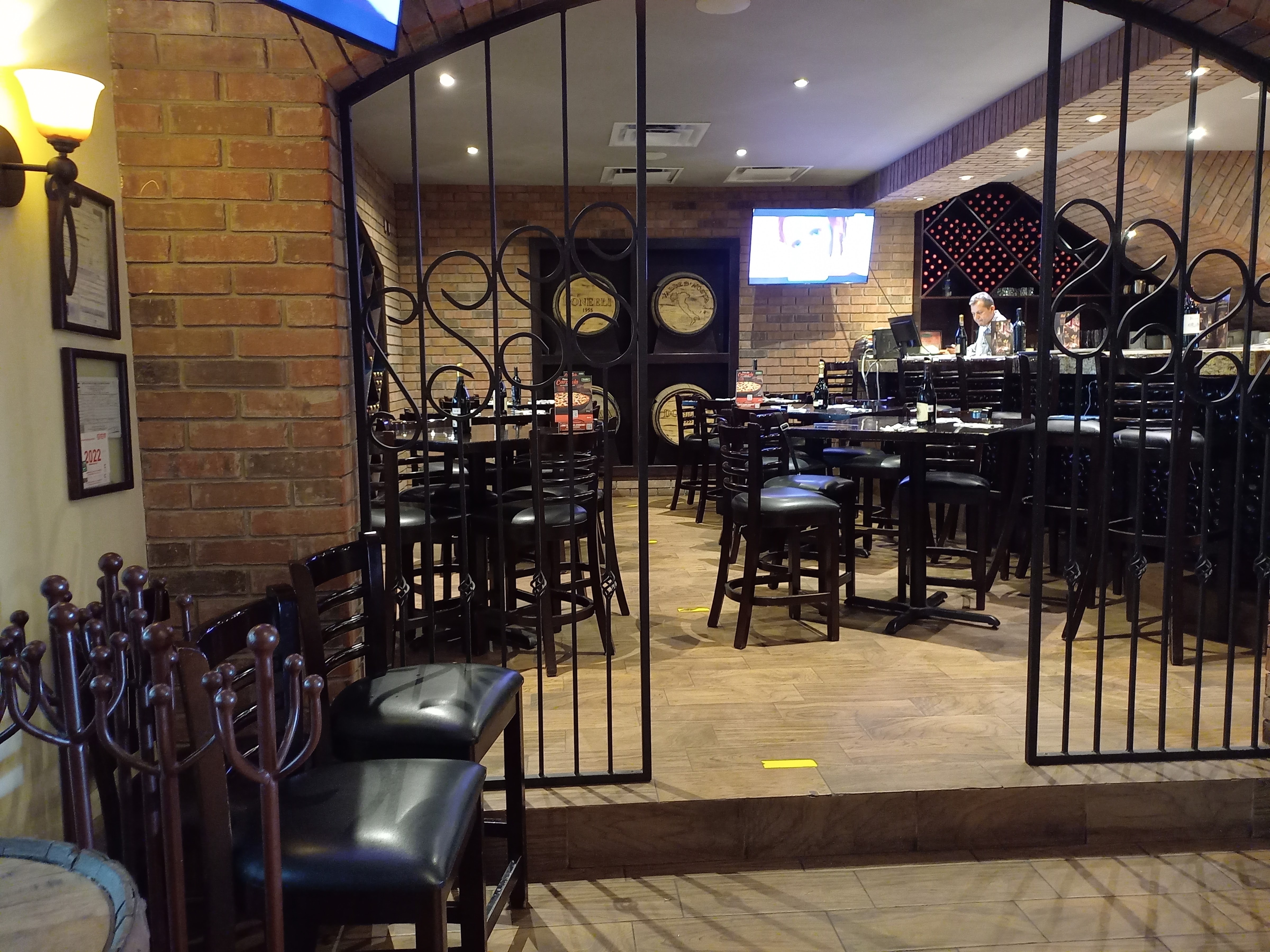 Italianni's Irapuato image 3