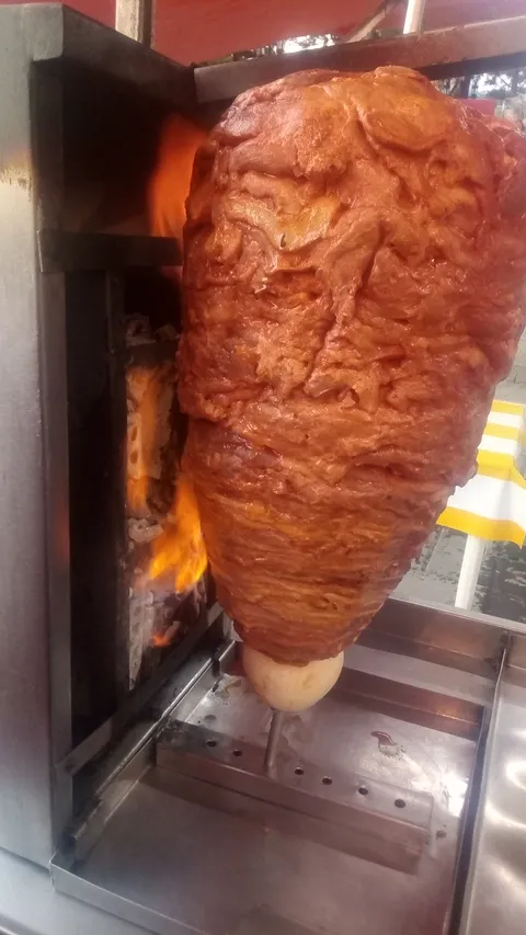 Taqueria el moreno al pastor y árabes image 4