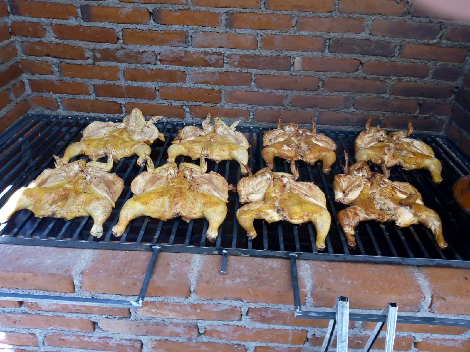 Pollos a la leña VAAE'S image 10