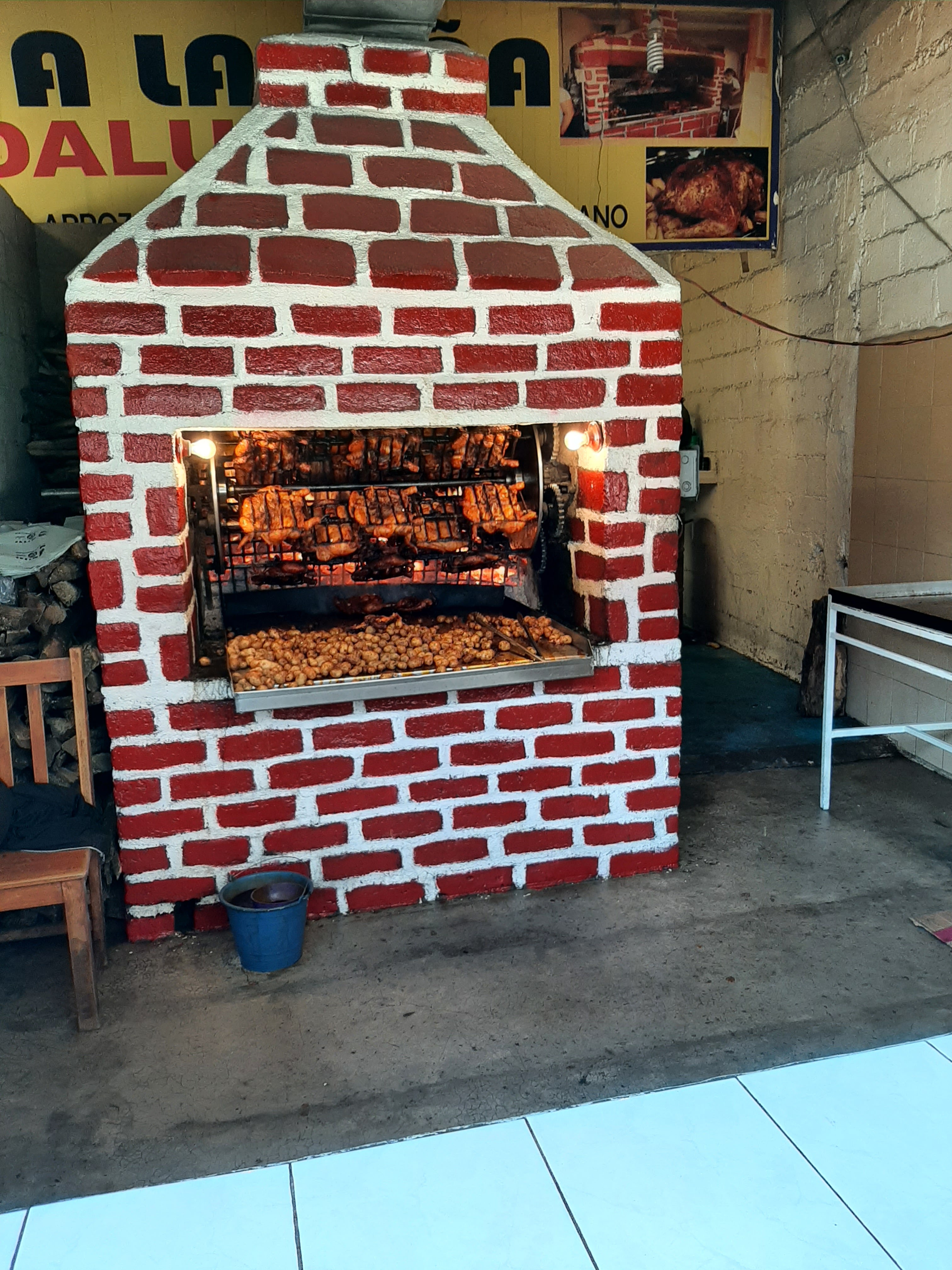 Pollos A La Leña La Guadalupana. image 2