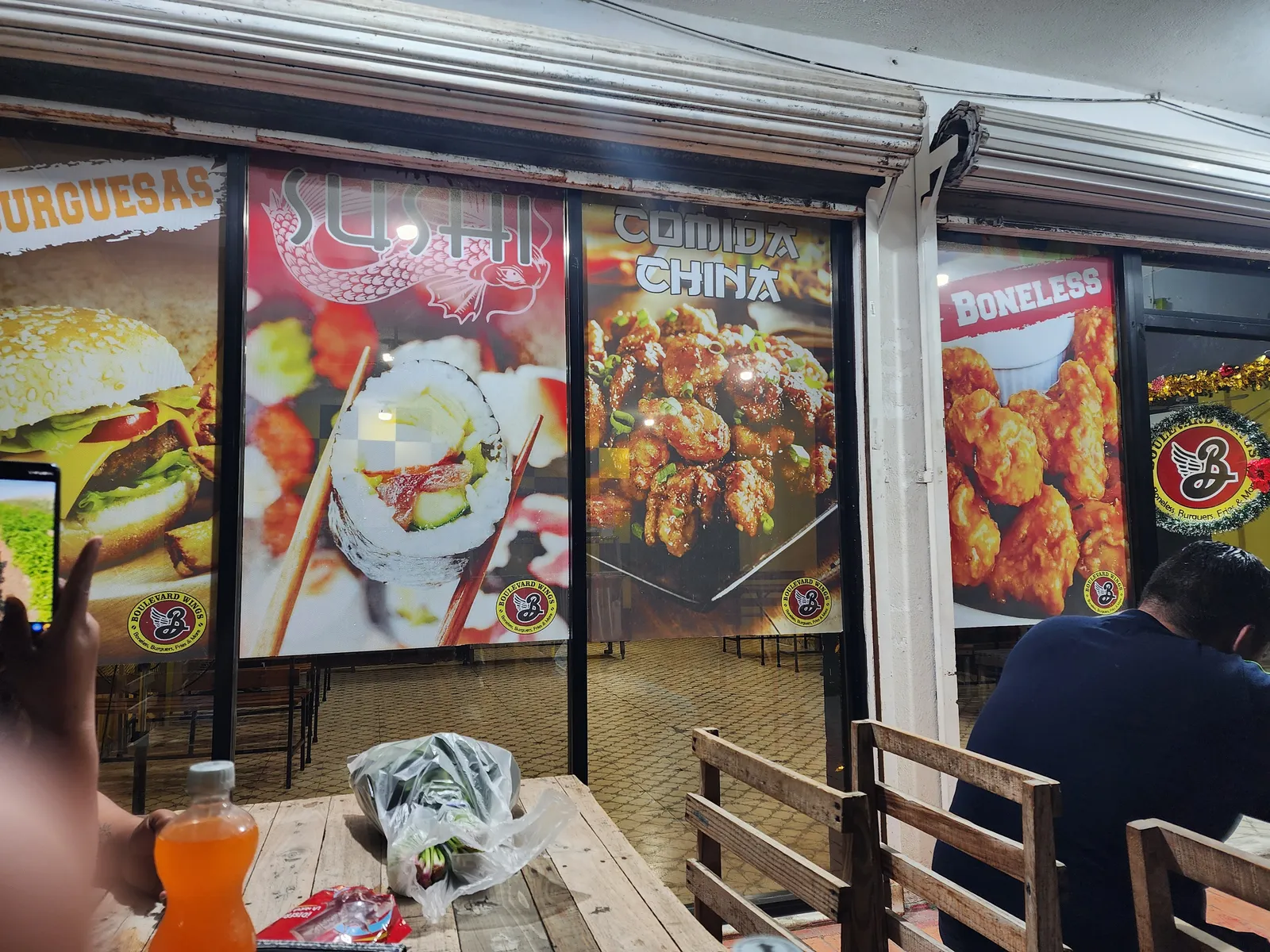 Boulevard Wings image 9