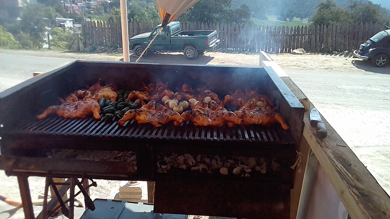 LA JOYA Y POLLOS LARA image 2