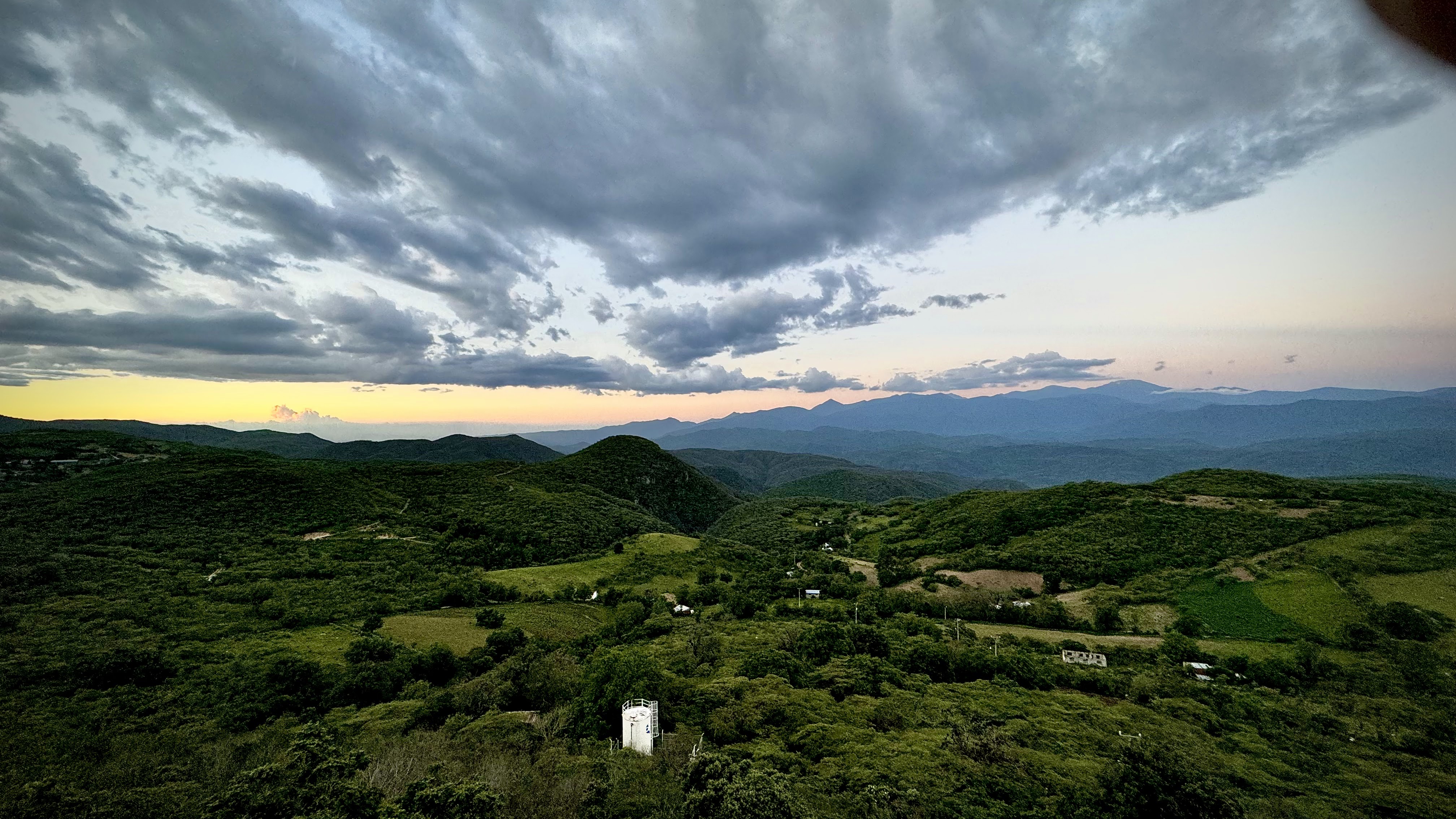 Restaurante El Naranjito Mariscos y algo más image 3
