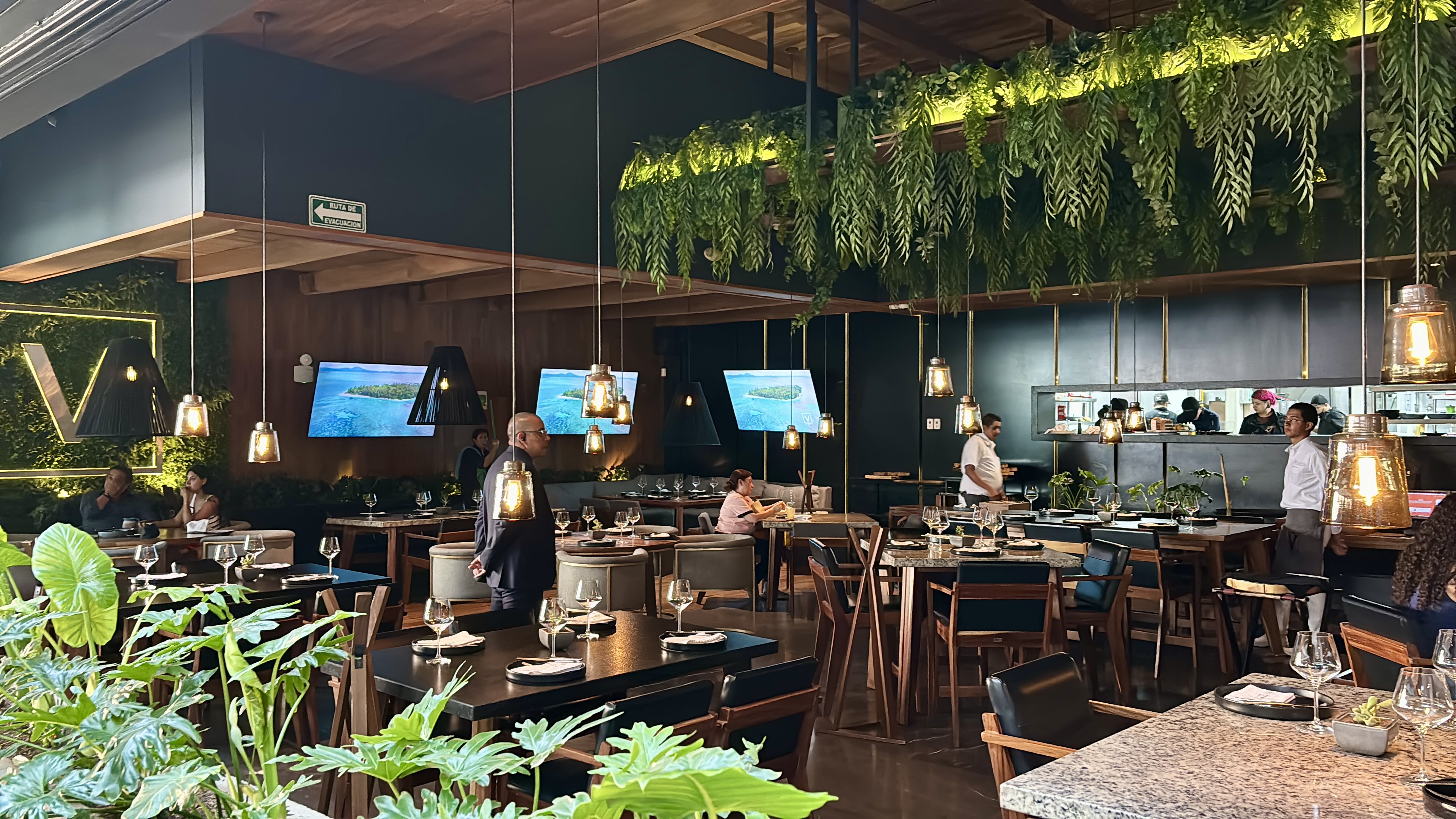 Vicente asador de brasa Steakhouse image 7