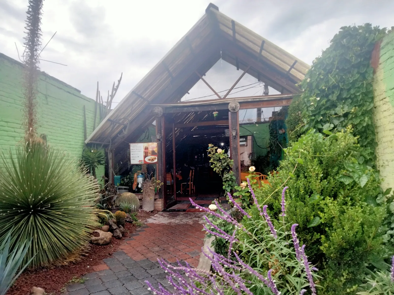 EL PORTON image 3