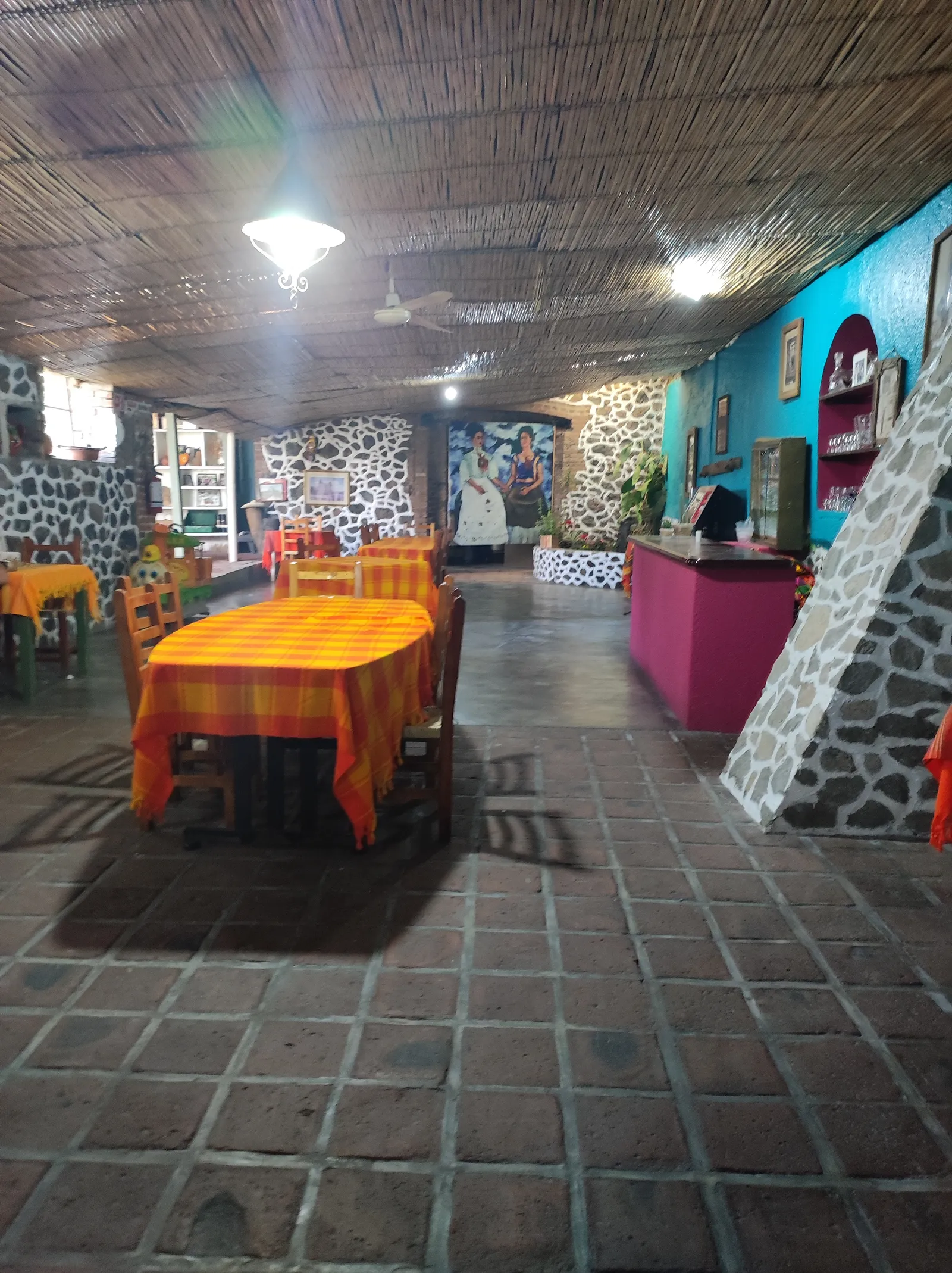 EL PORTON image 4