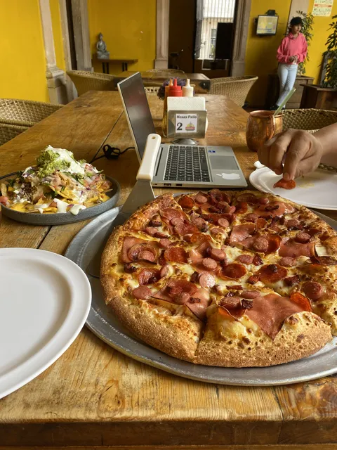 Gabachos Pizzería image 2