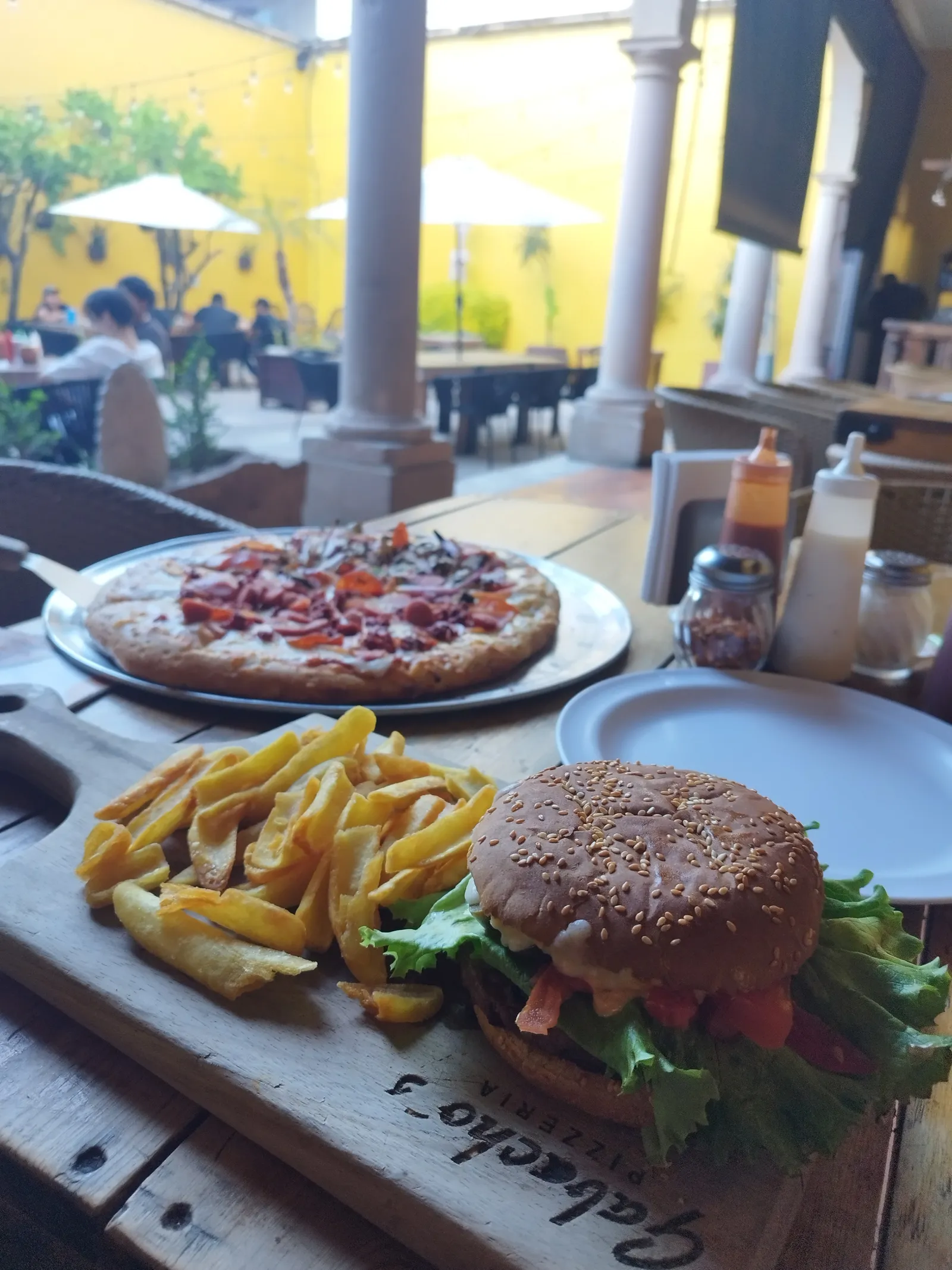Gabachos Pizzería image 4