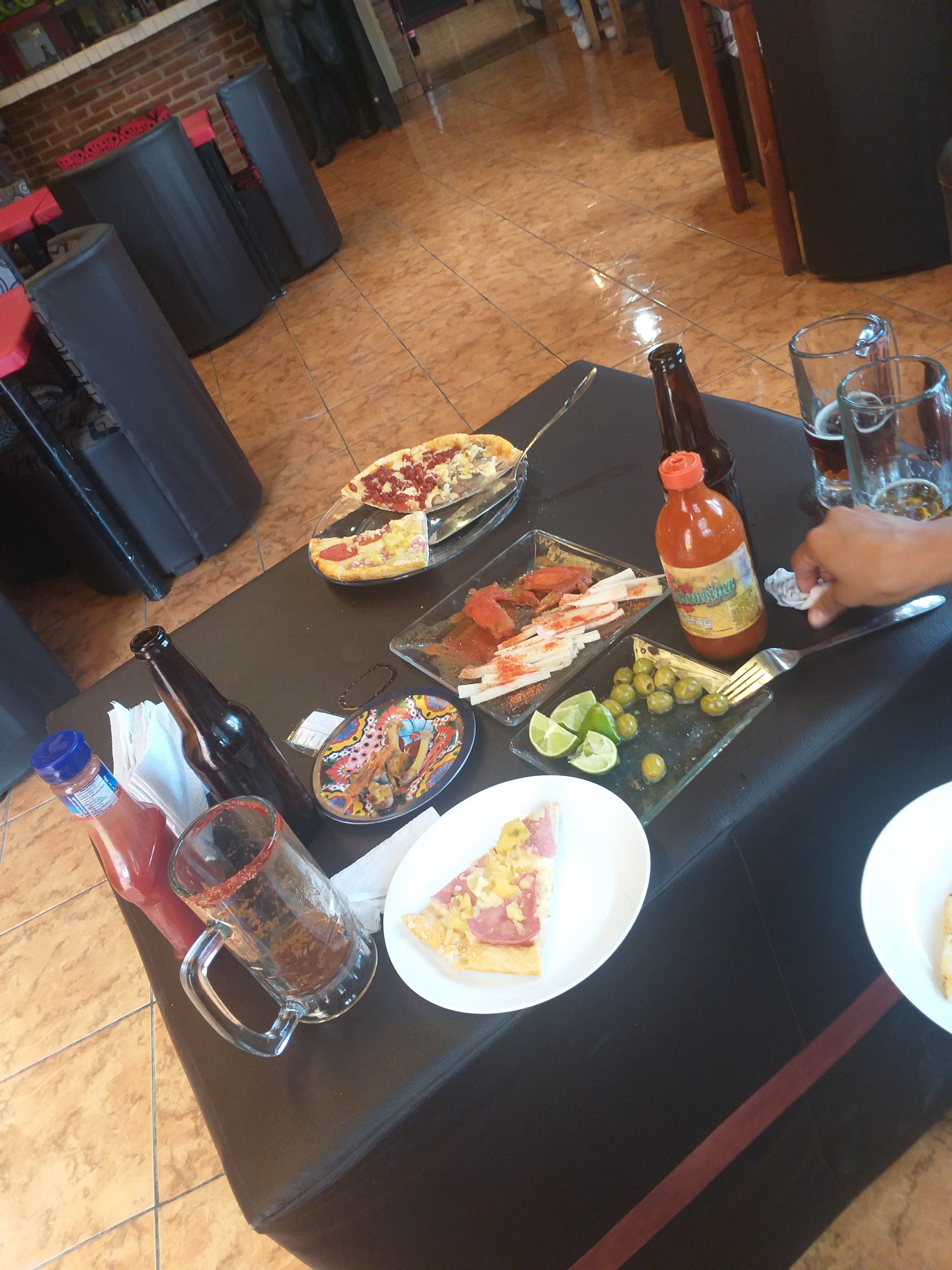 Frogs Pizza & Chicken image 8