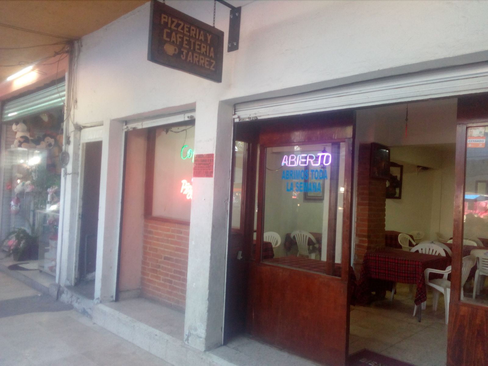 Pizzería y cafetería Jarrez image 1