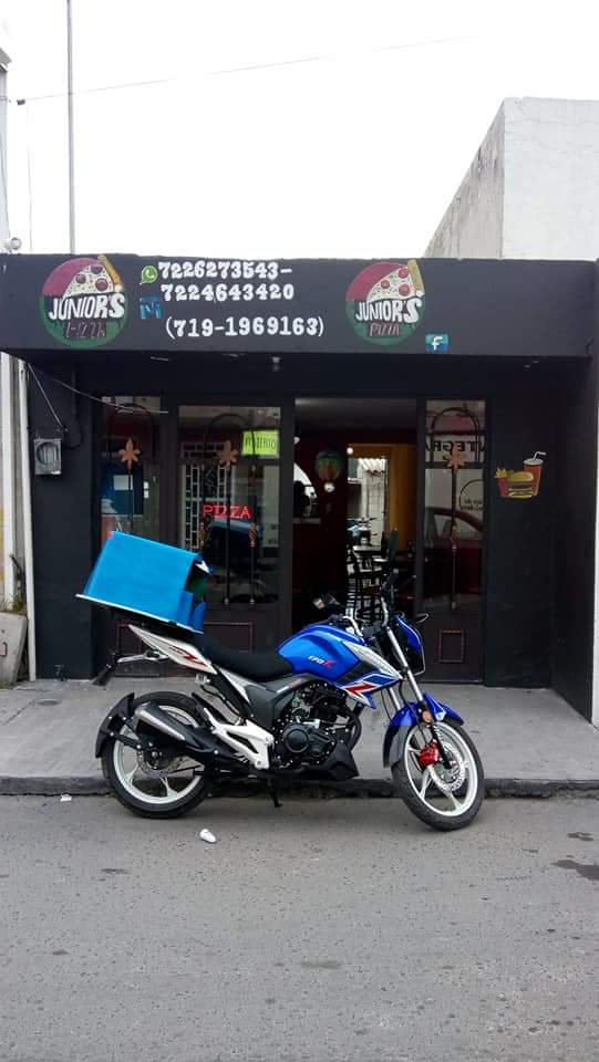 JUNIOR´S Pizza image 6