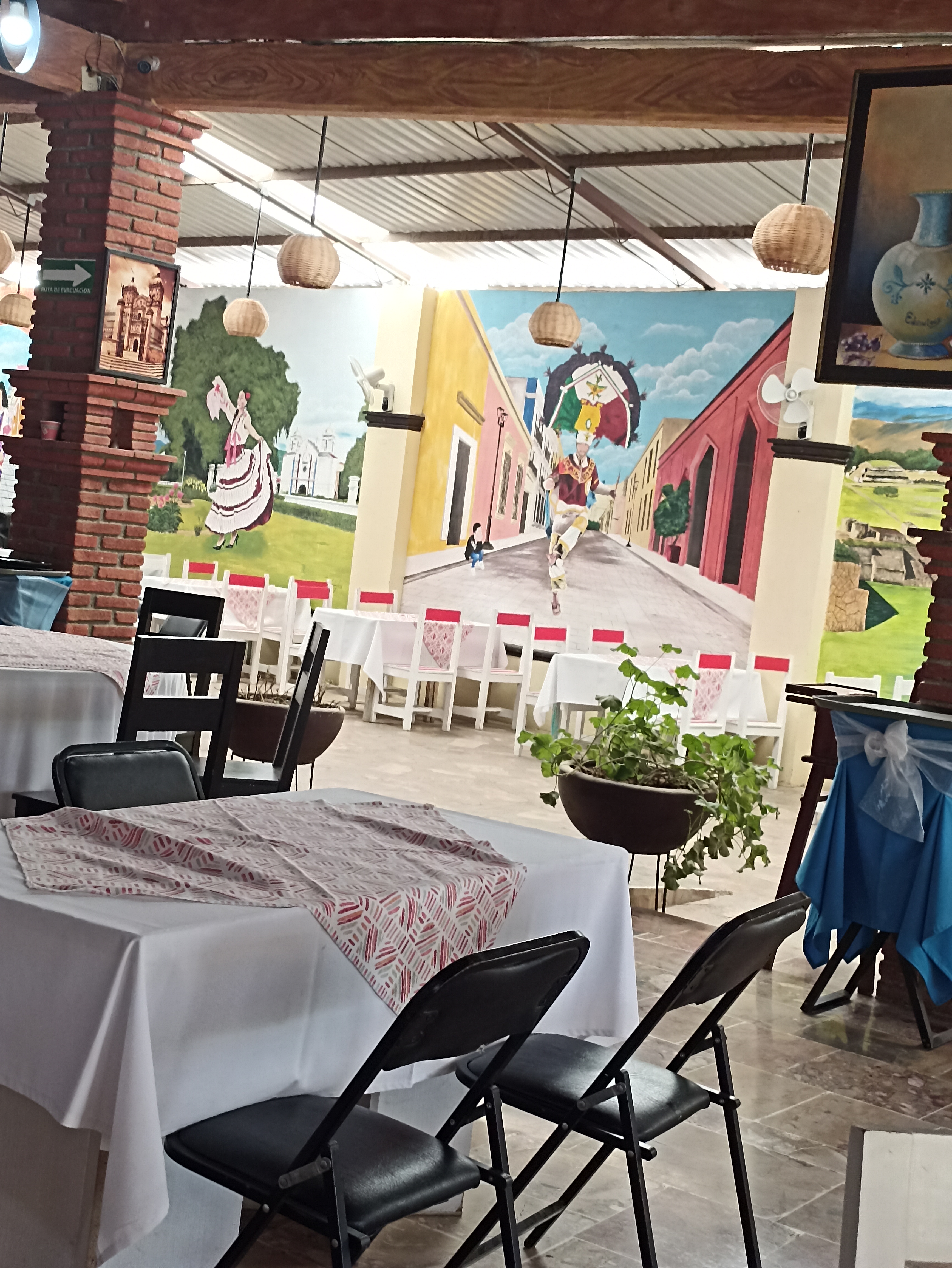 Los Huípíles Restaurant Buffet Bar image 10