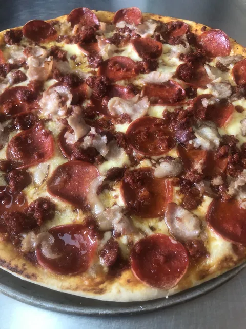 Mike’s Pizzería y Mas image 8