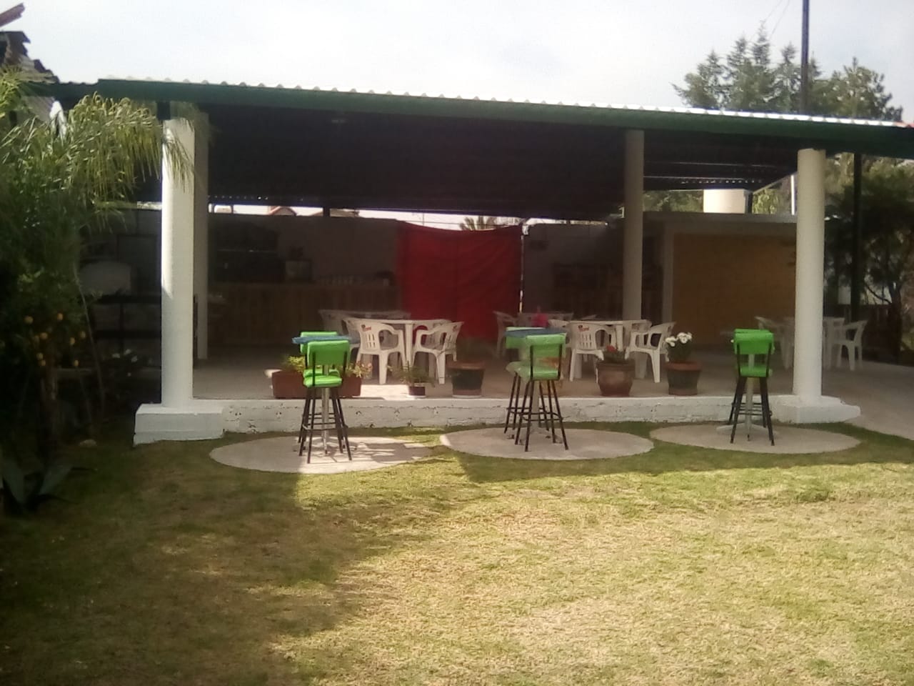 Santo Remedio Beer Garden image 3