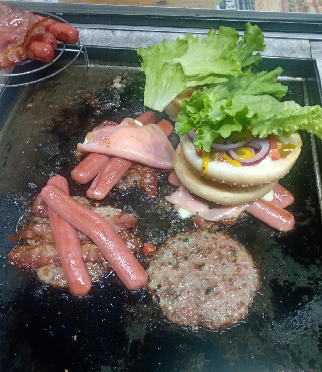 Meztli Hamburguesas image 10