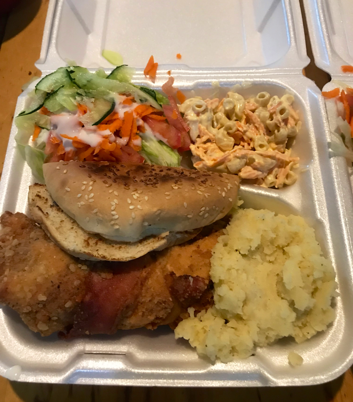 Tortas y hamburguesas El pufino image 1