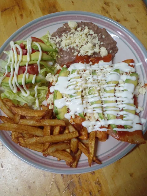 Tortas y hamburguesas El pufino image 4