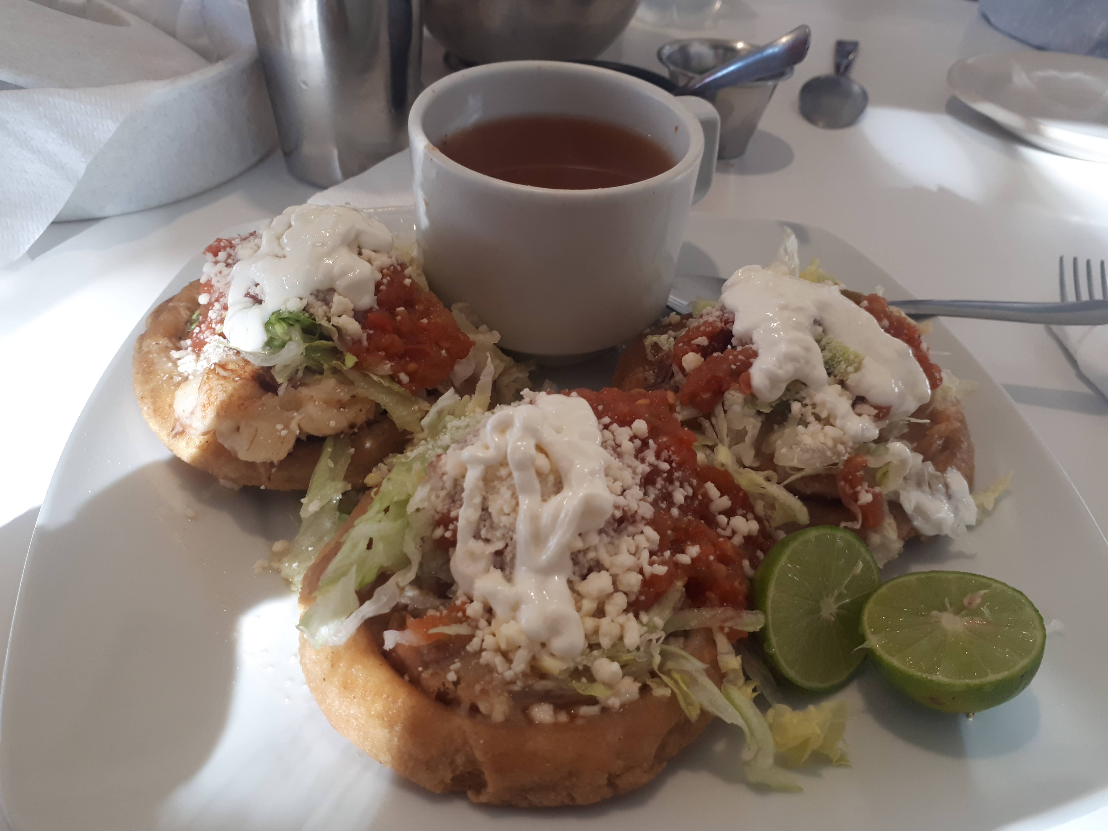 Tip's Restaurante image 4