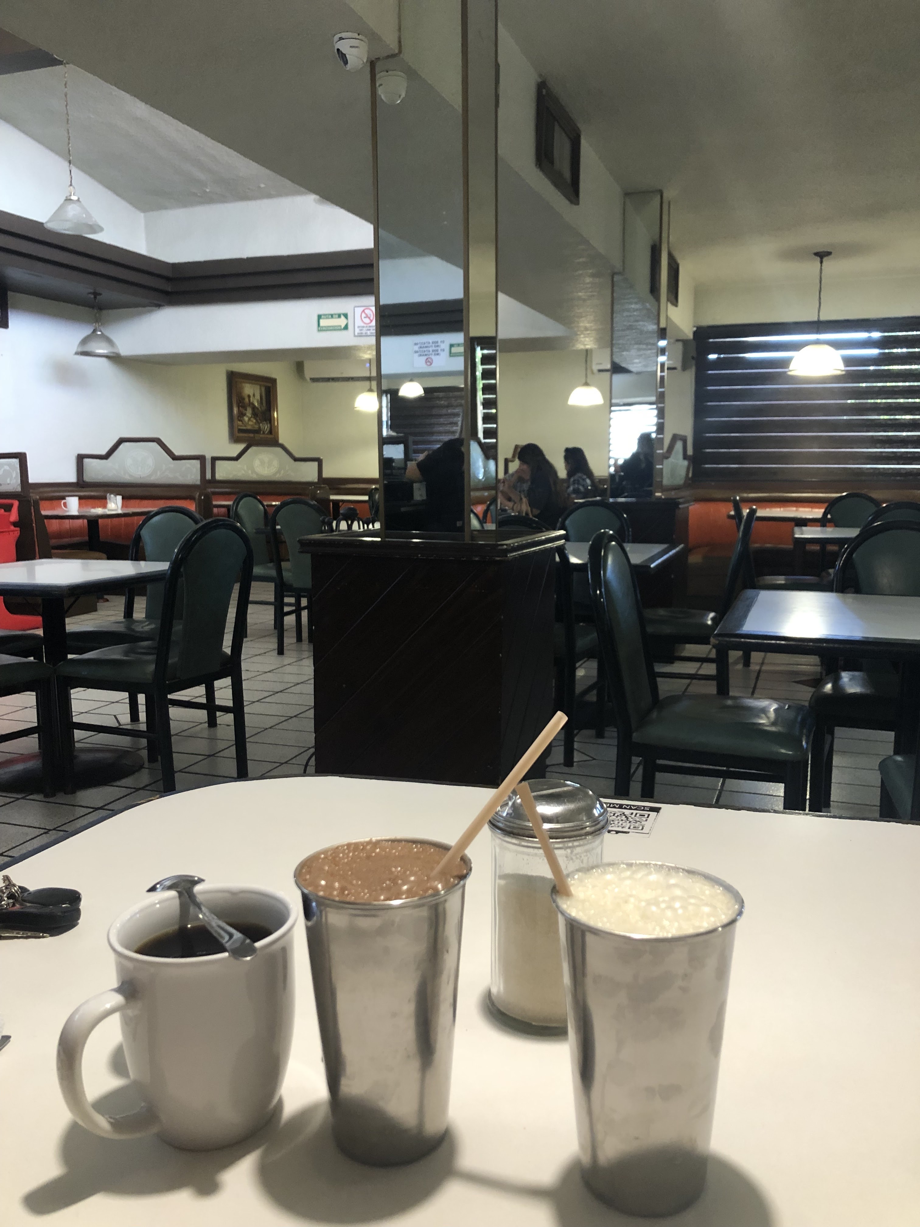 Tip's Restaurante image 9