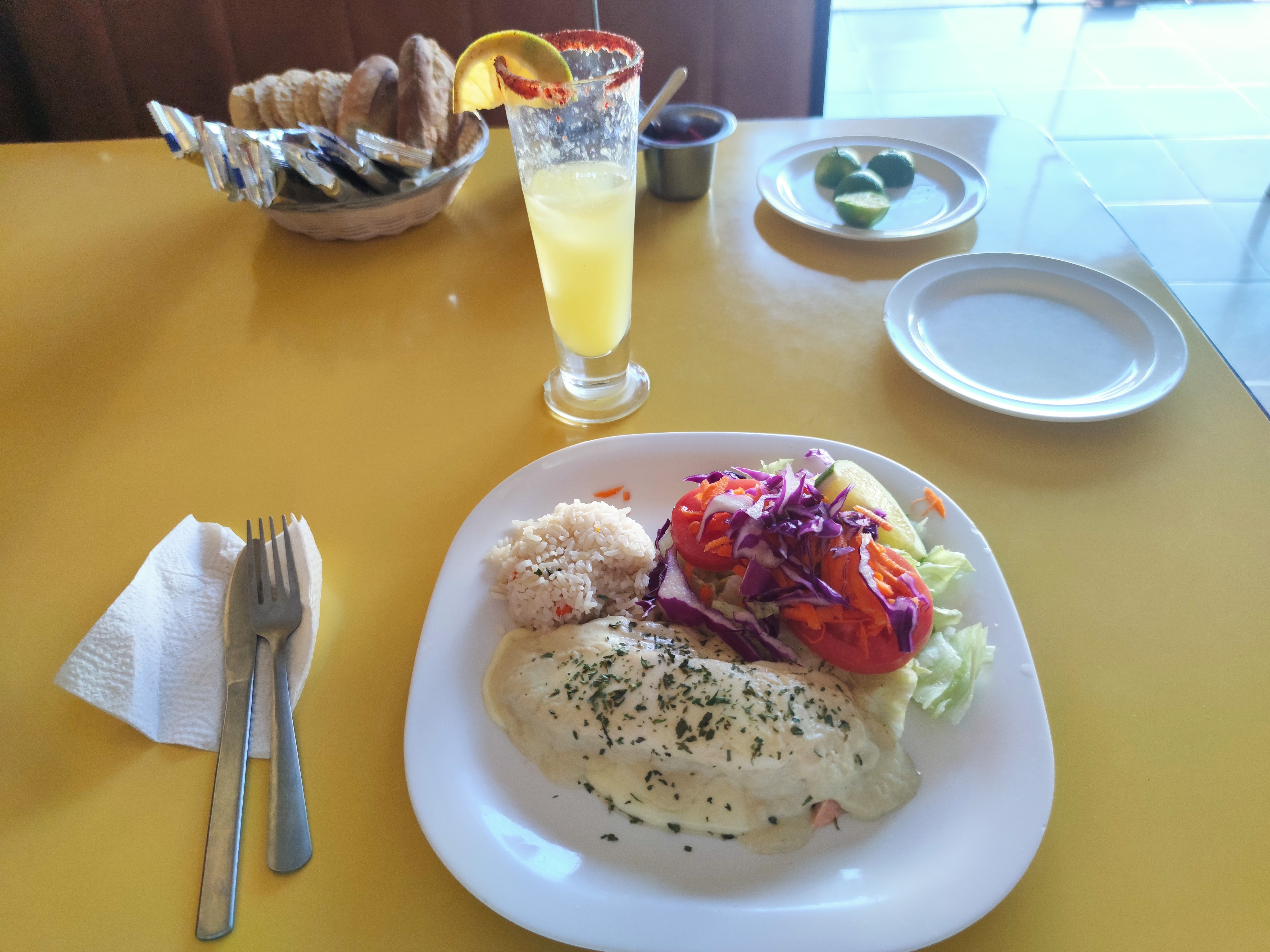 Mariscos El Amigo de Silao image 2