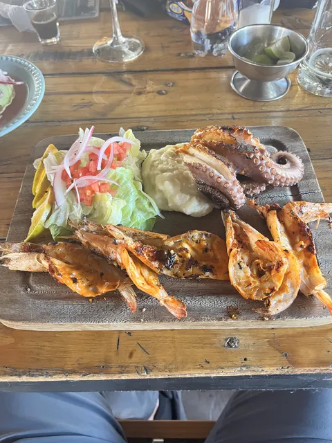 Mariscos Los Plebes Terraza image 2