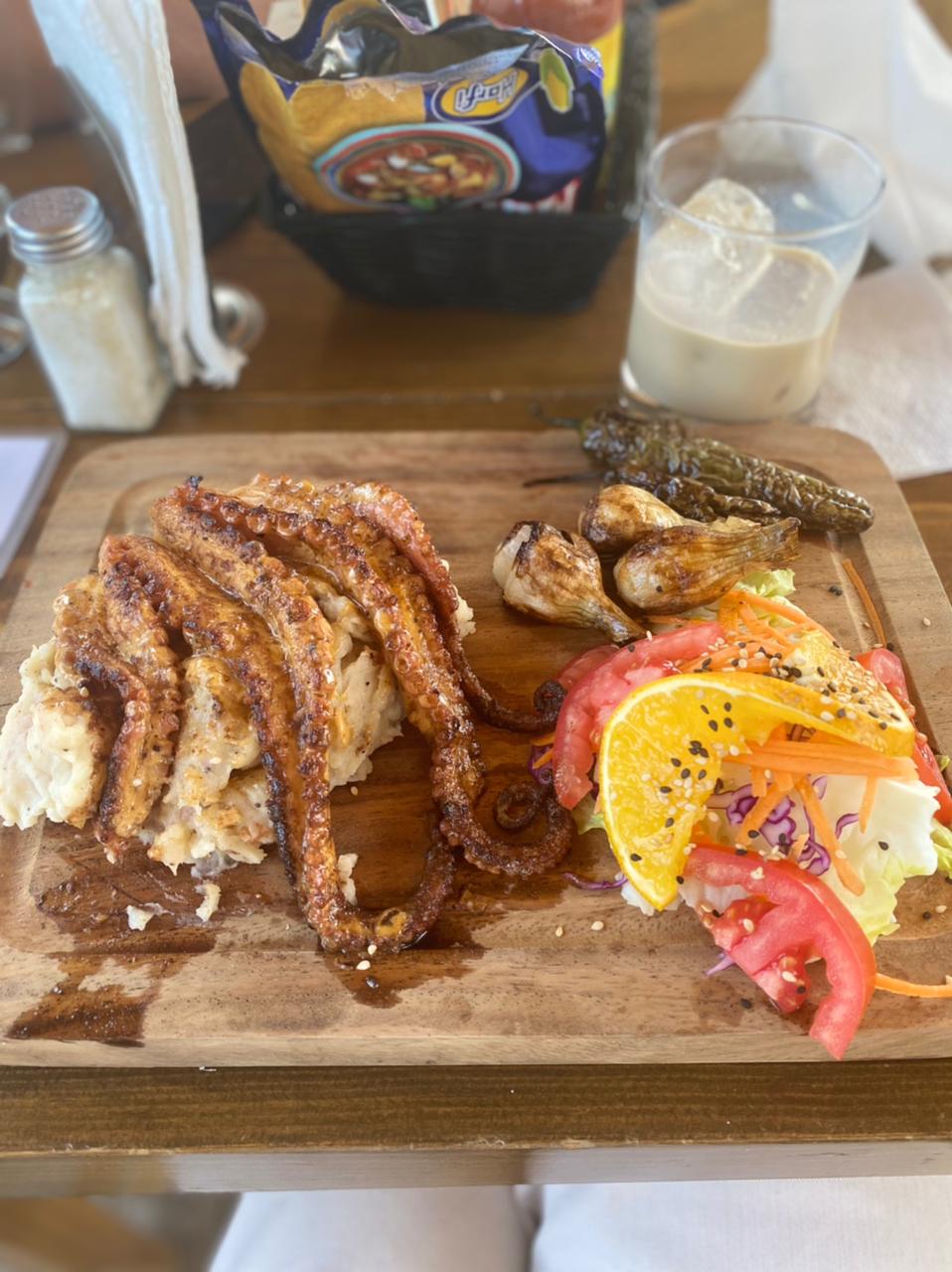 Mariscos Los Plebes Terraza image 8