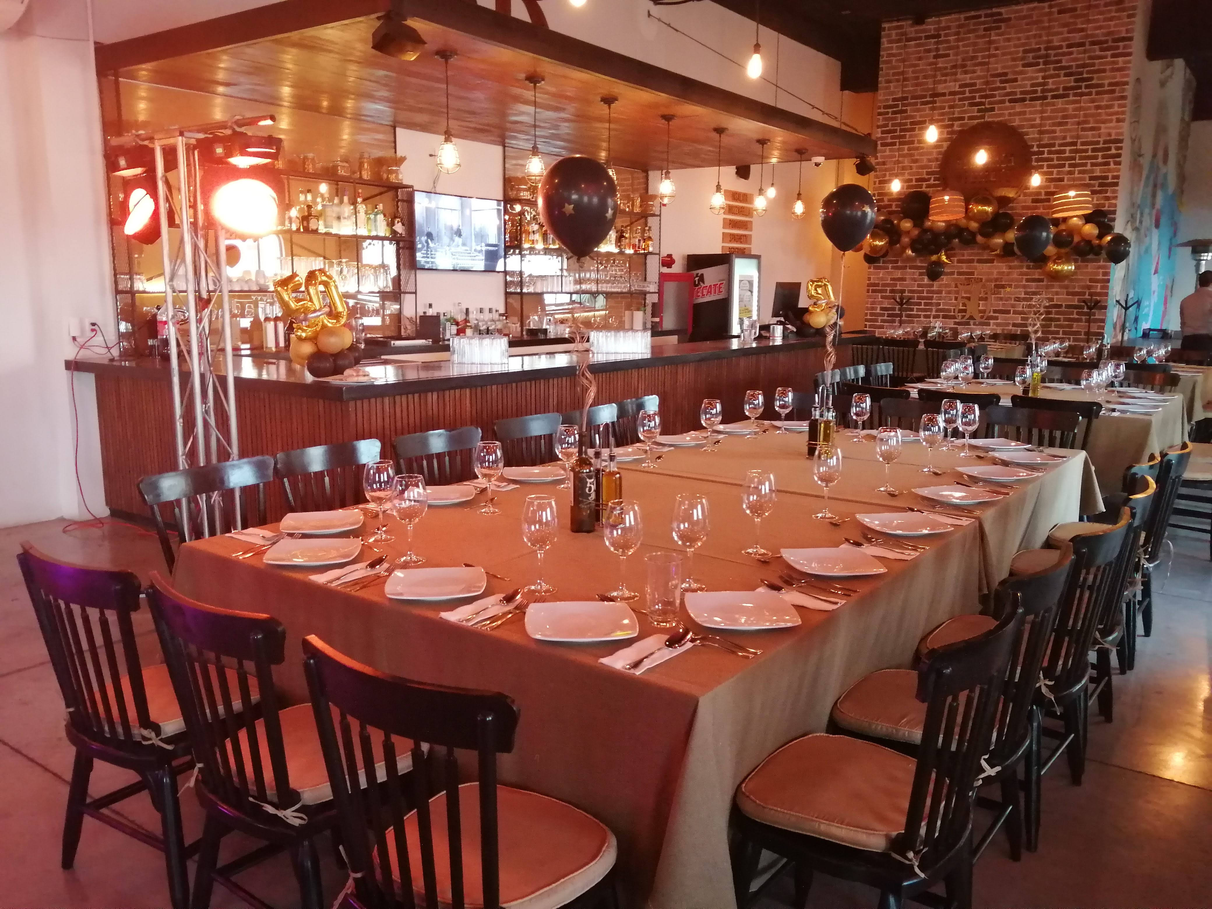 Mangiare pizzeria image 3