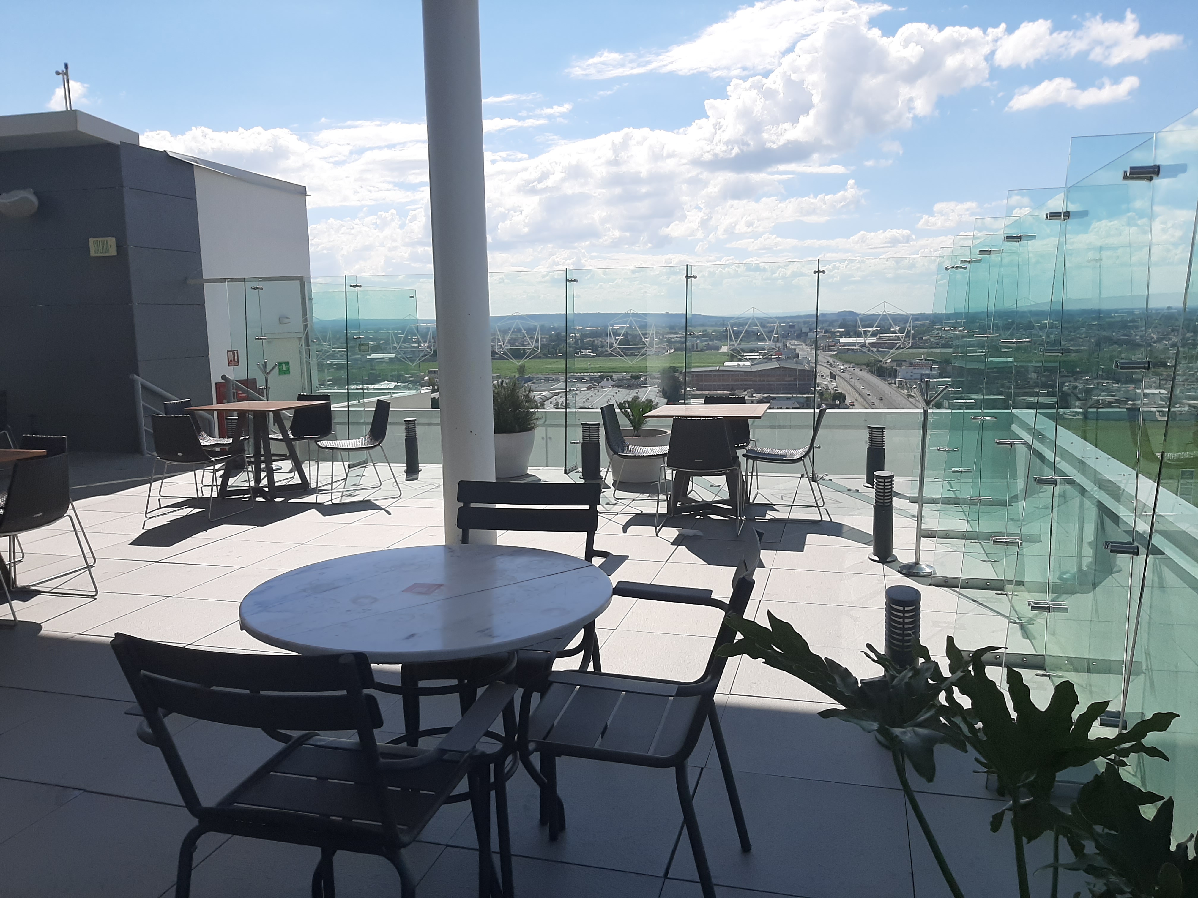 Arowana Sky Lounge image 5