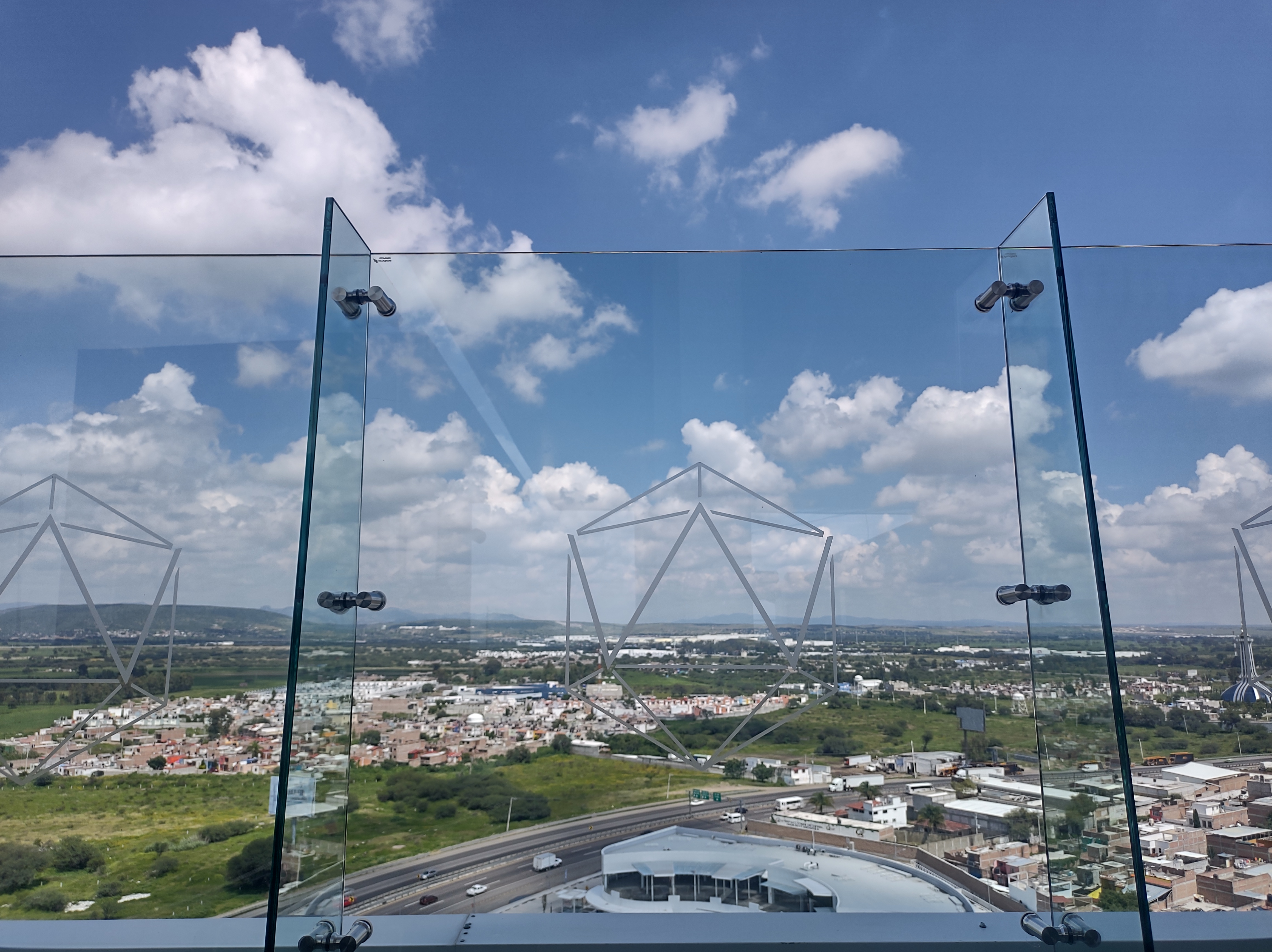 Arowana Sky Lounge image 6