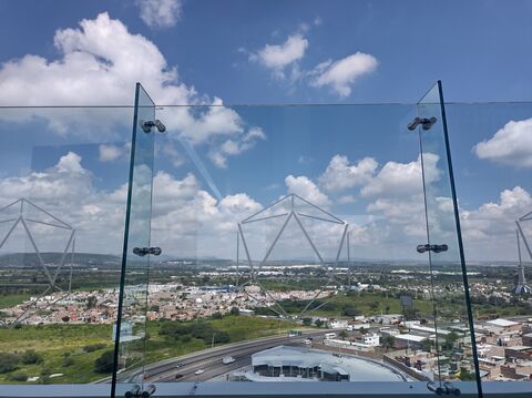 Arowana Sky Lounge image 6