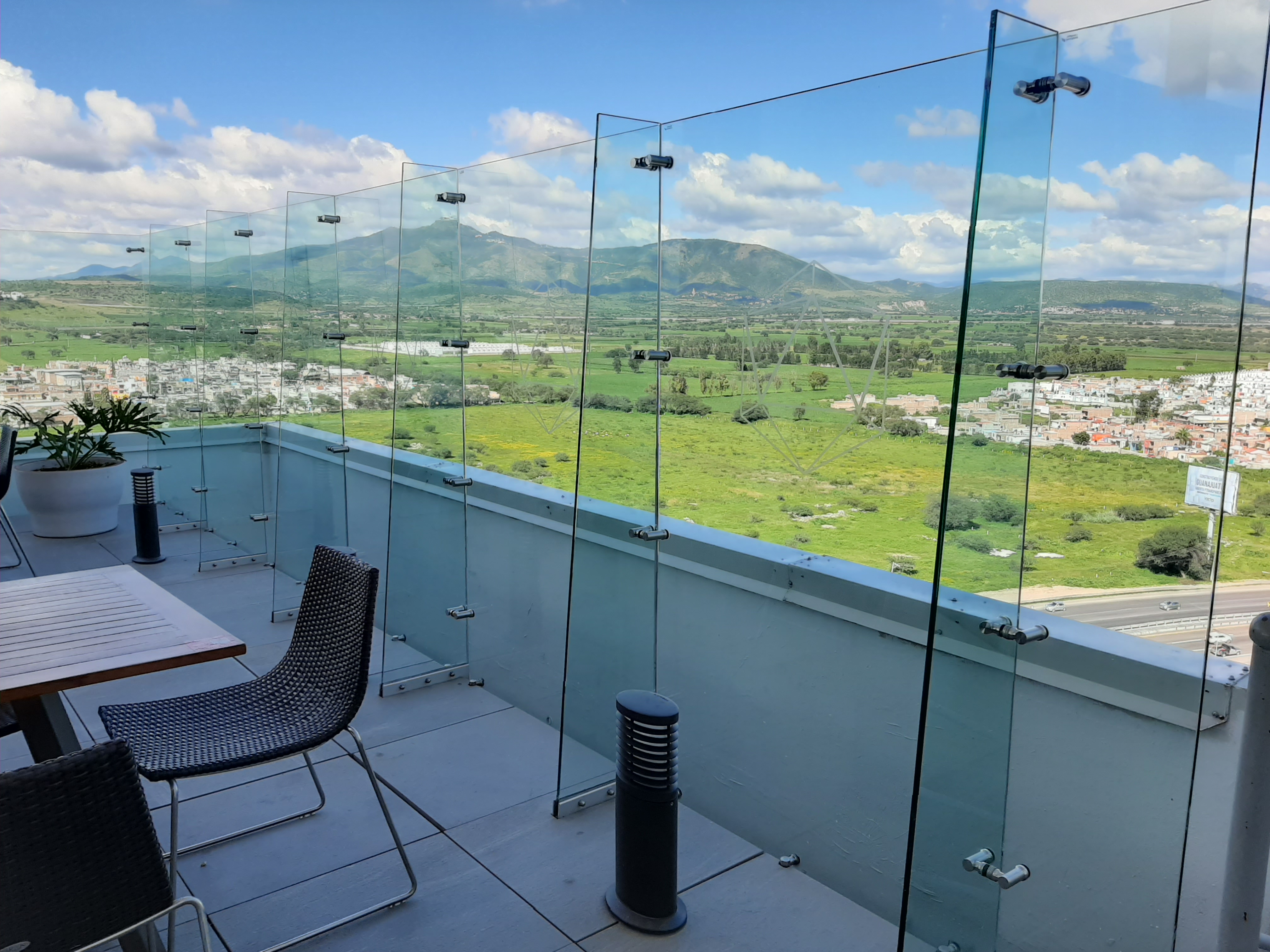 Arowana Sky Lounge image 9