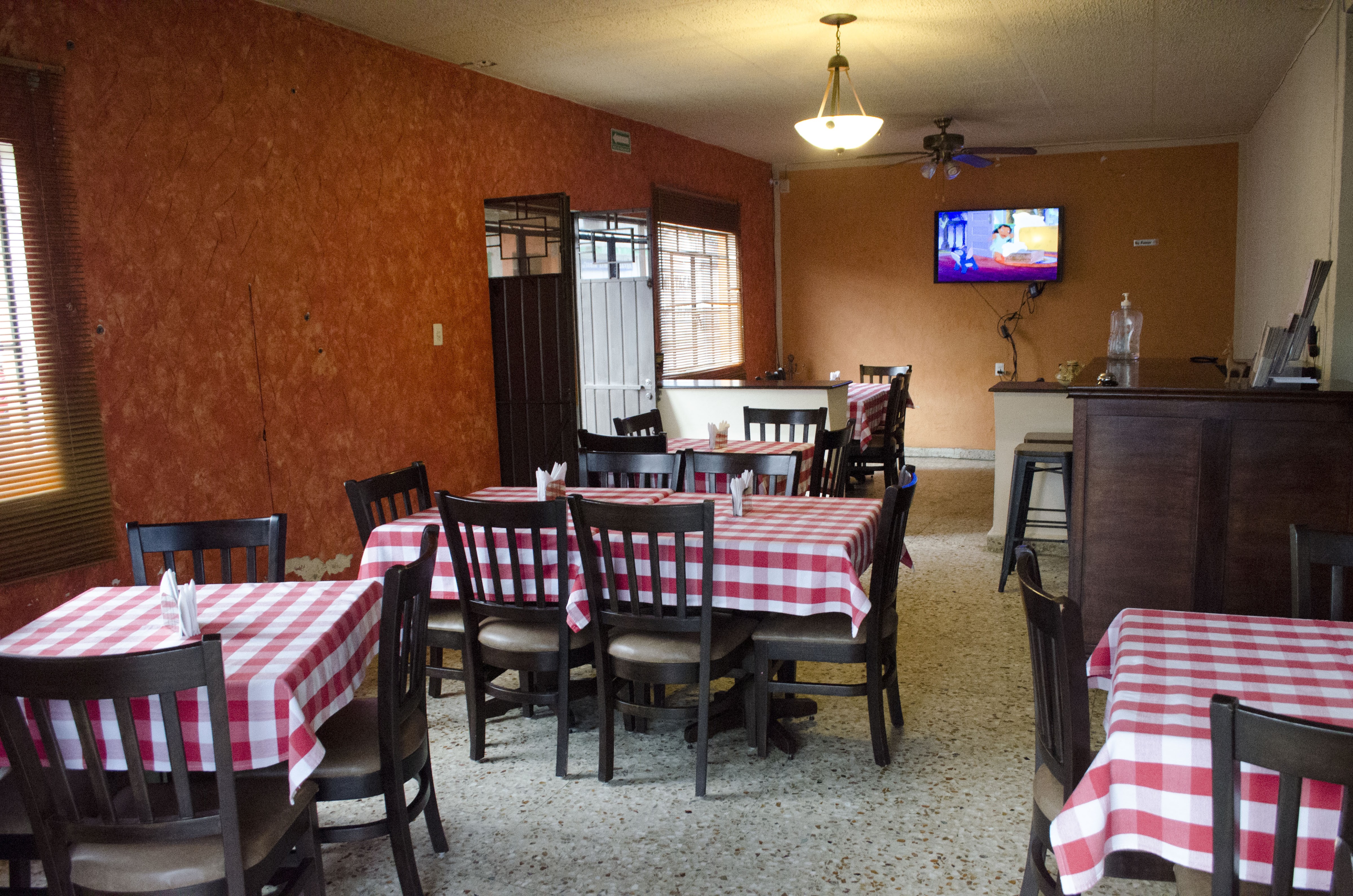 Los Caporales image 3