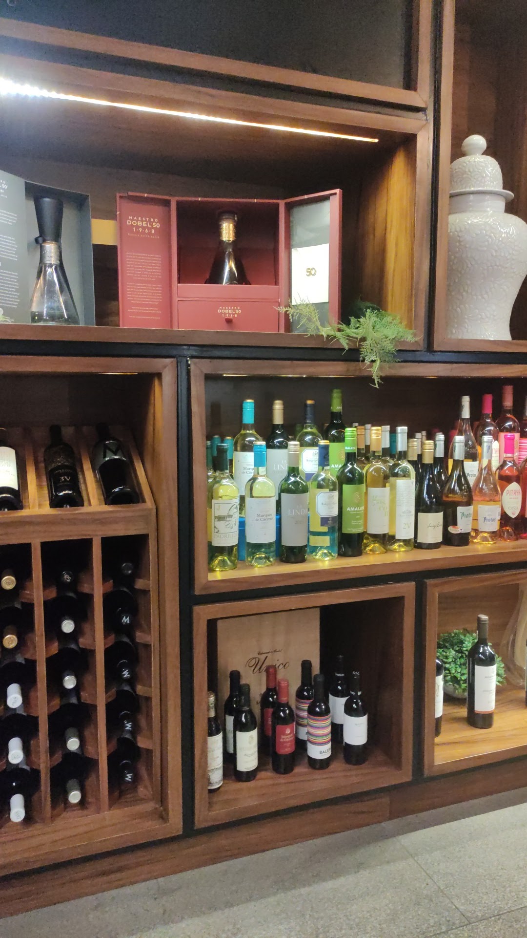 La Sevillana Wine Restaurante image 2