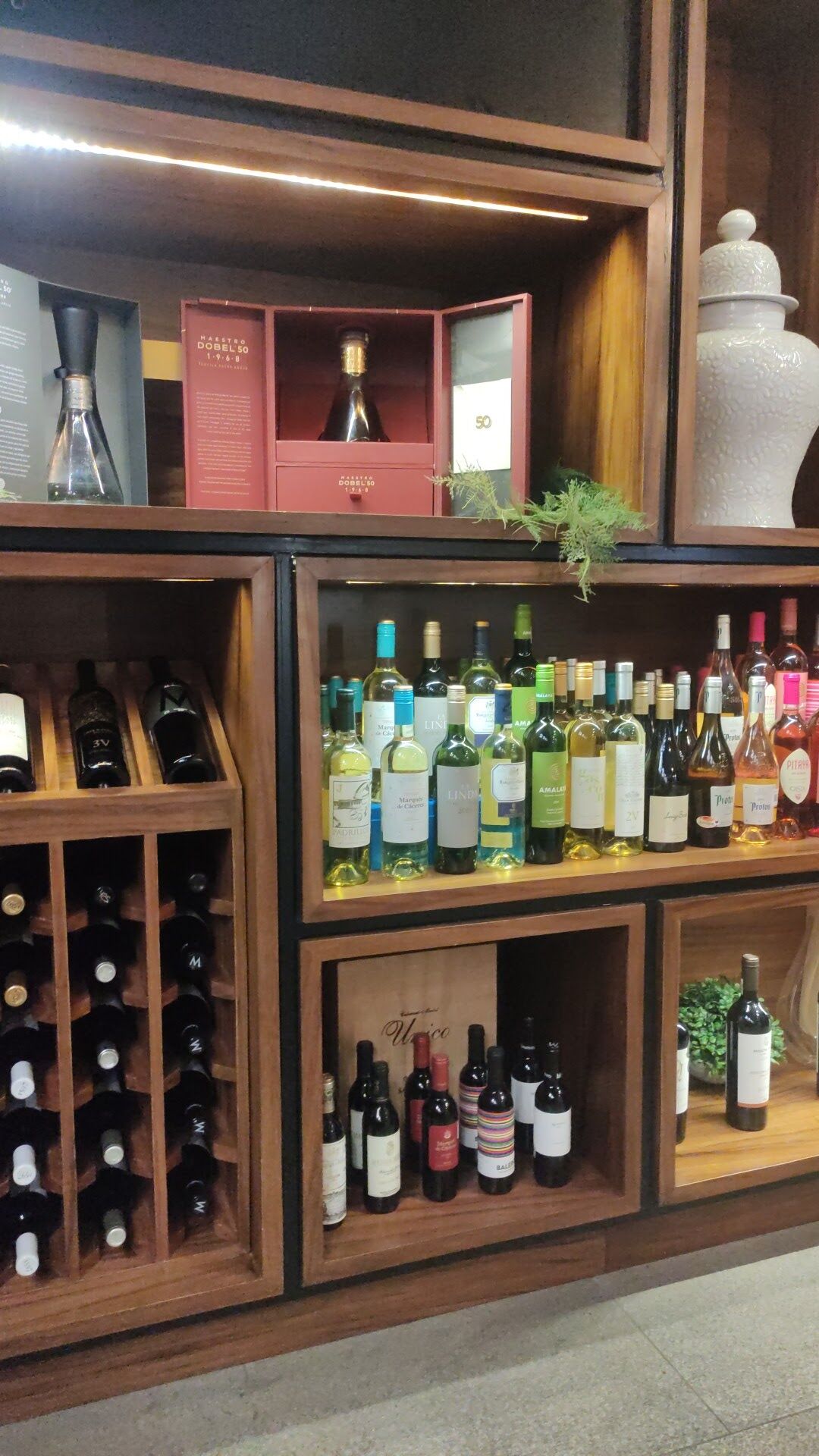La Sevillana Wine Restaurante image 2