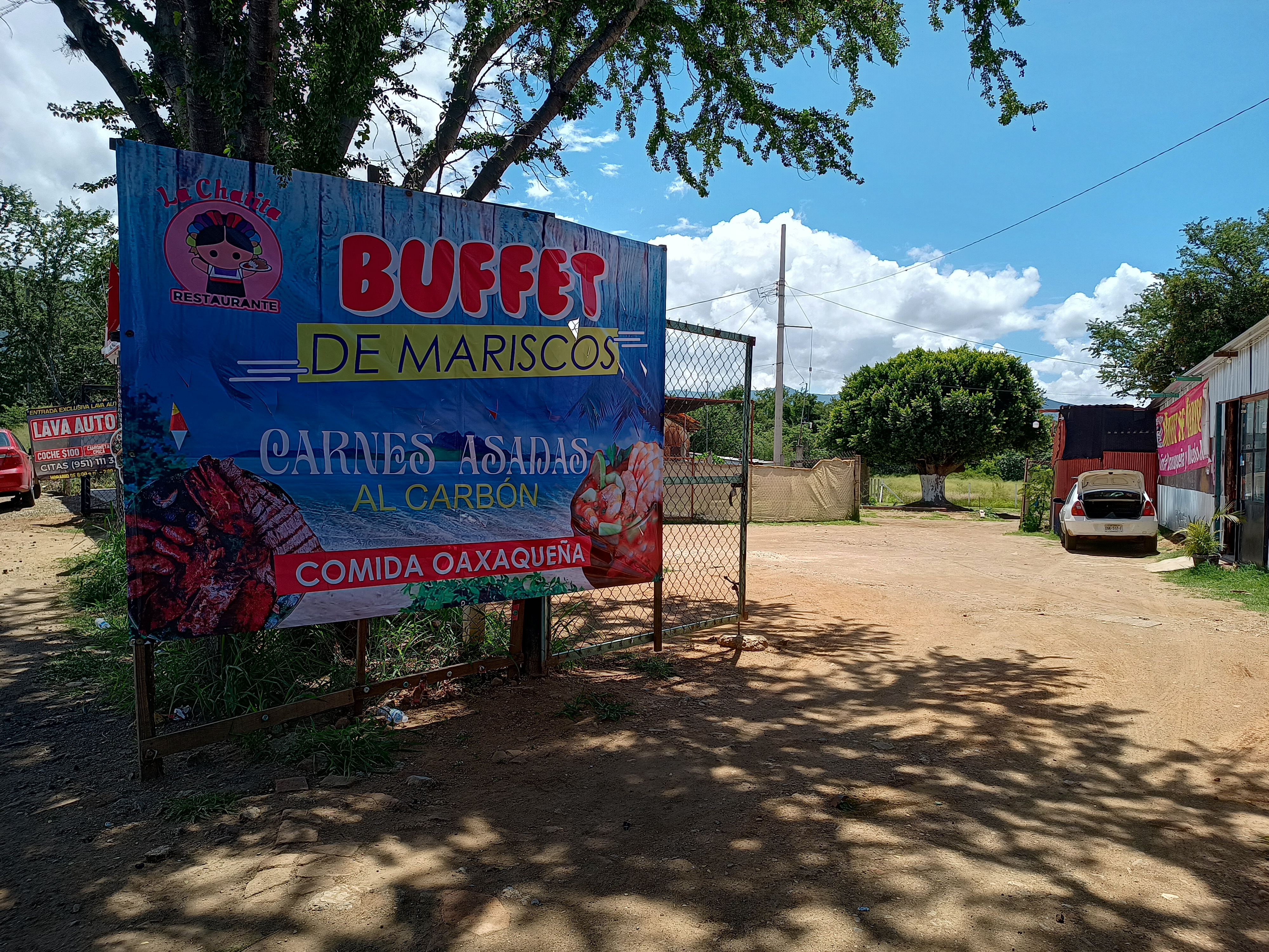Restaurante La Chatita buffet de mariscos,comida oaxaqueña y carnes asadas al carbón image 3
