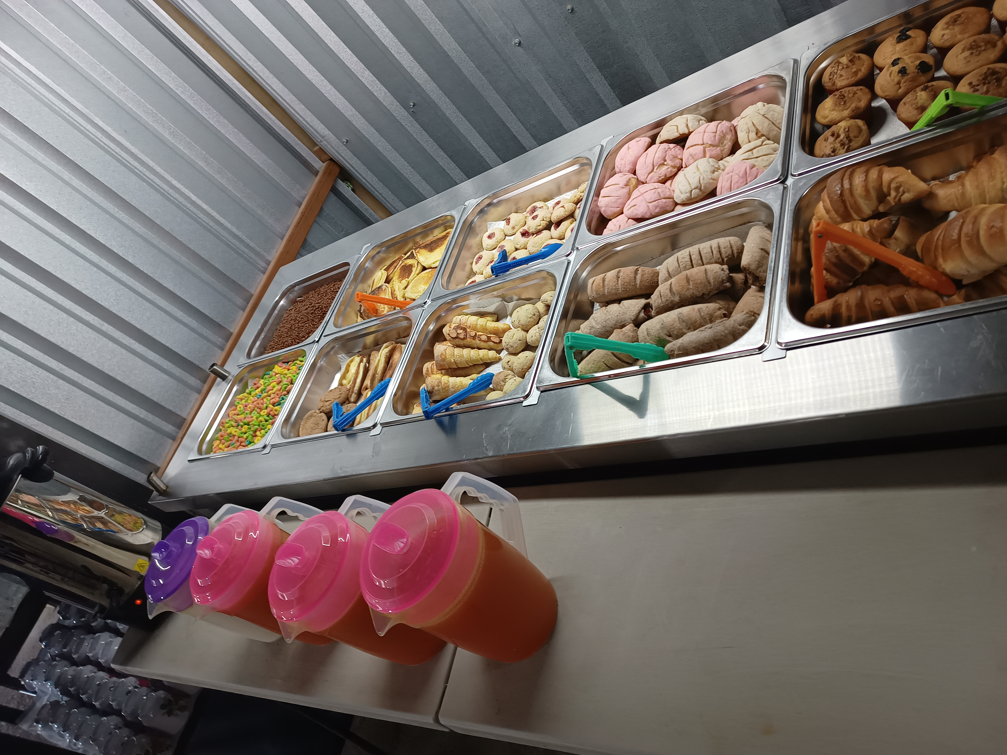 Restaurante La Chatita buffet de mariscos,comida oaxaqueña y carnes asadas al carbón image 8