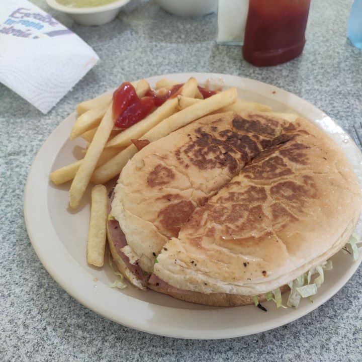 Julio's Restaurante image 8