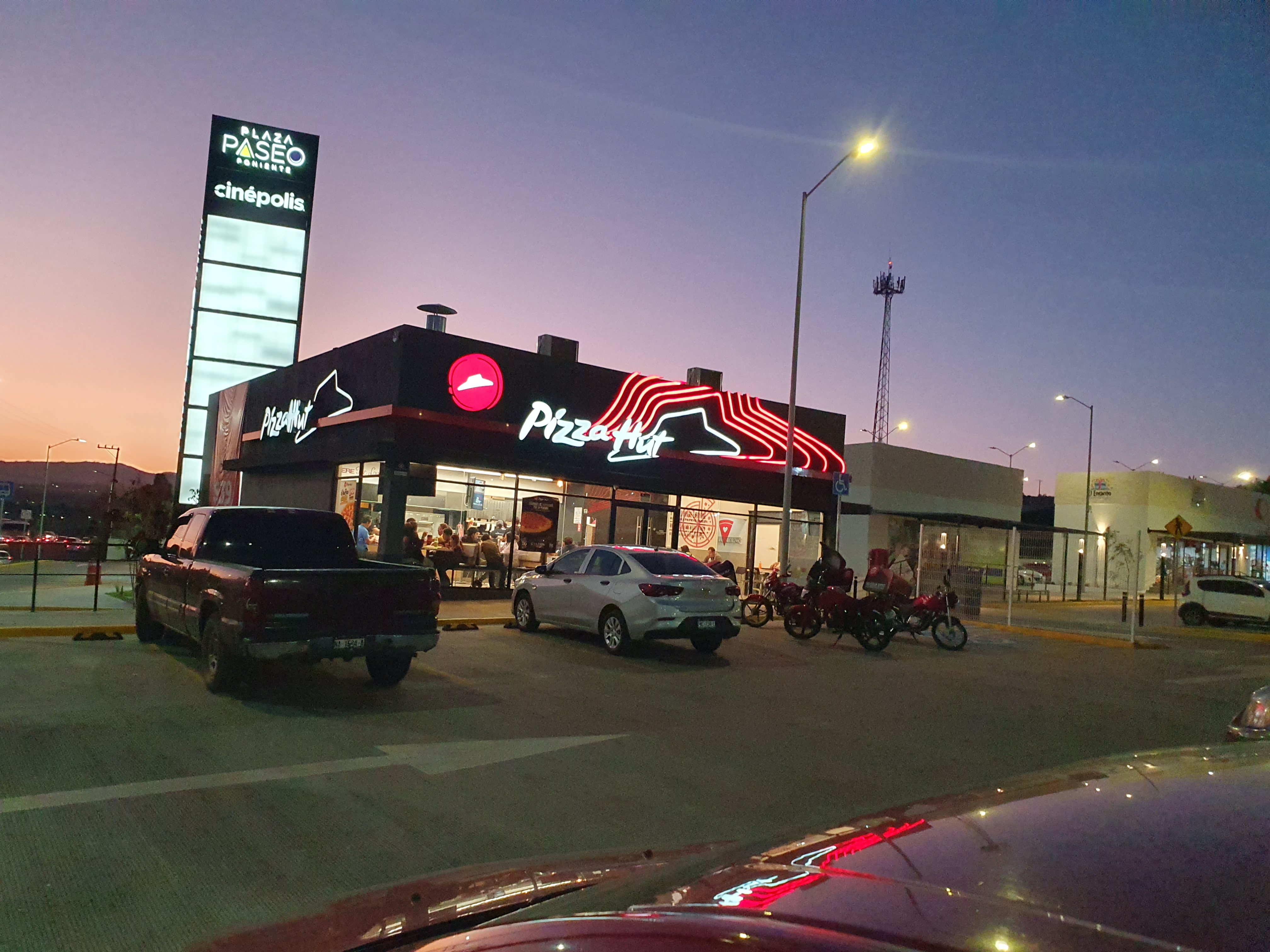 Pizza Hut Plaza Paseo Poniente image 1