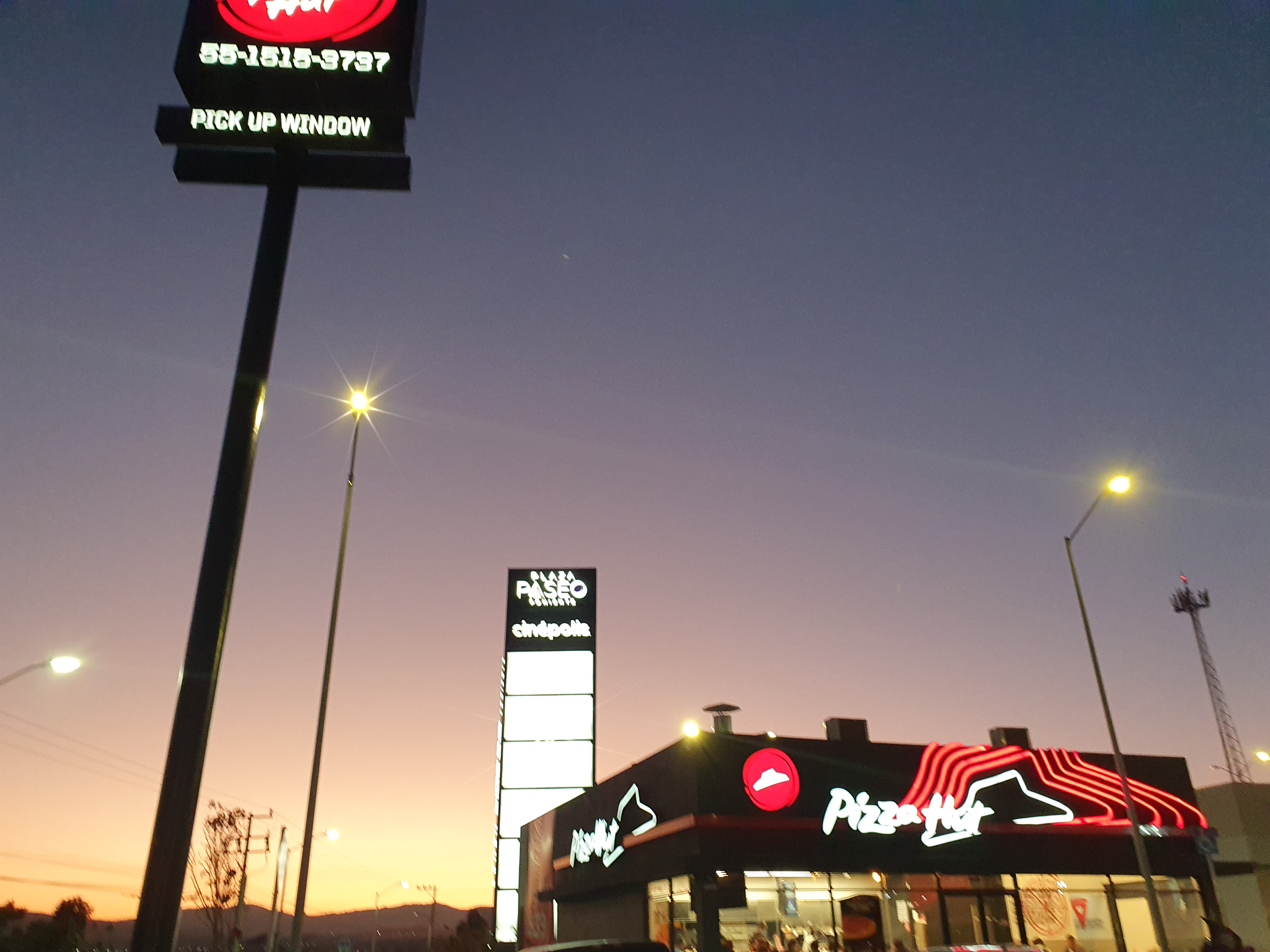 Pizza Hut Plaza Paseo Poniente image 3