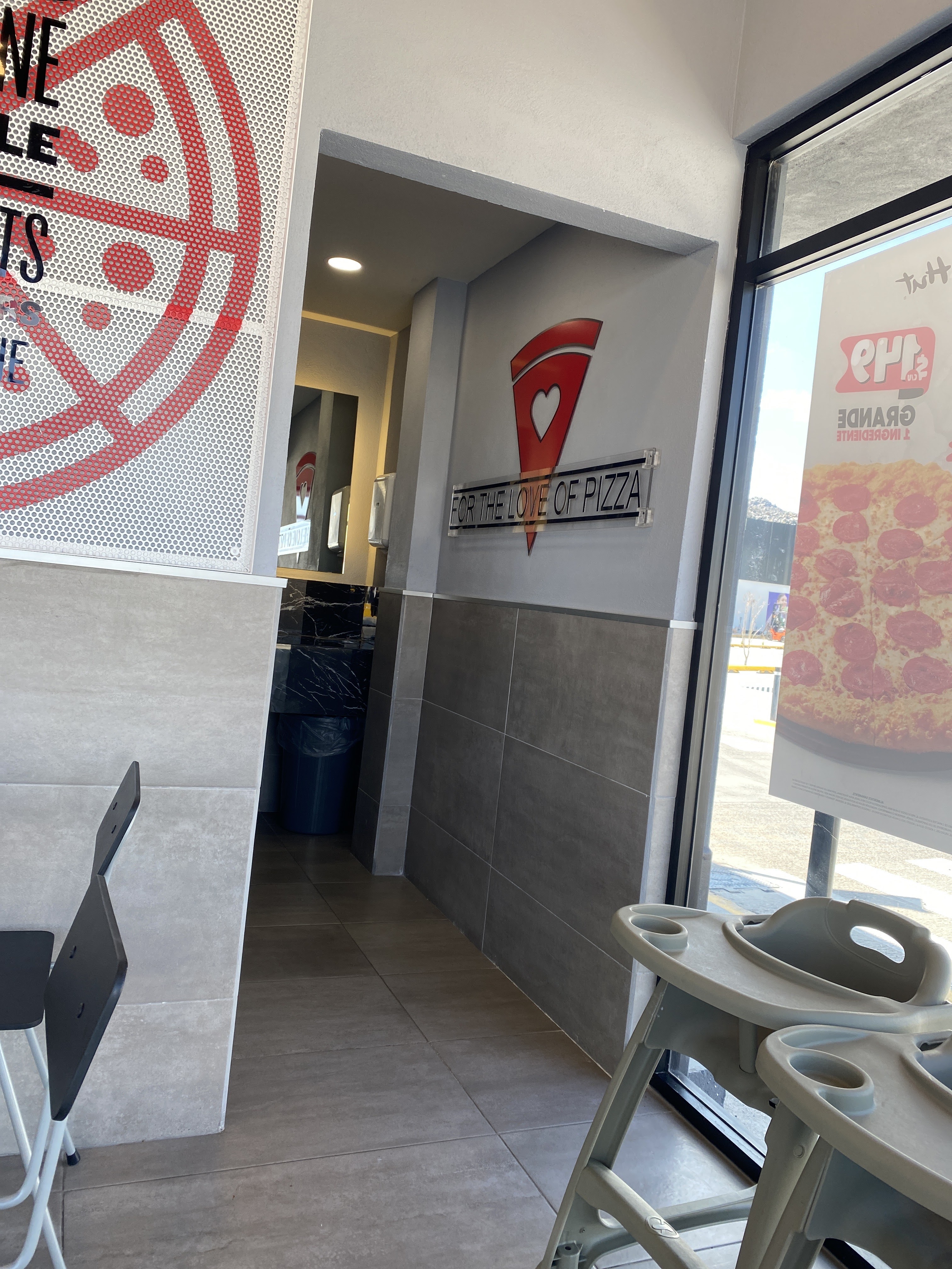 Pizza Hut Plaza Paseo Poniente image 8