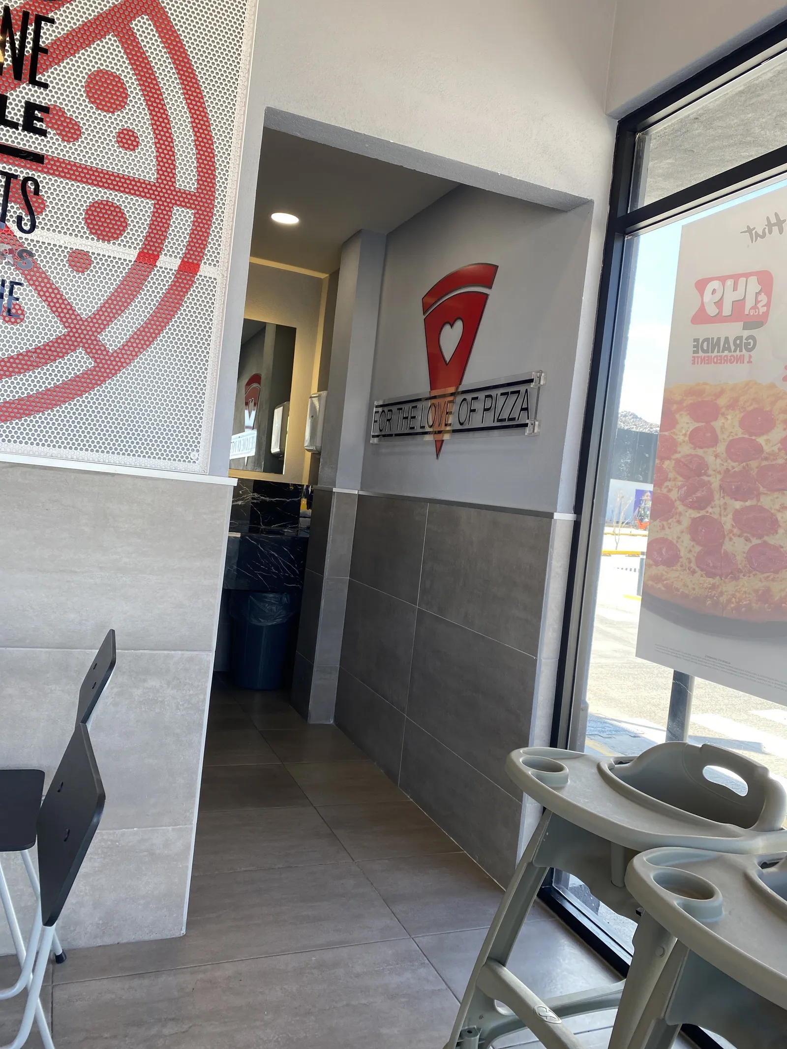 Pizza Hut Plaza Paseo Poniente image 8